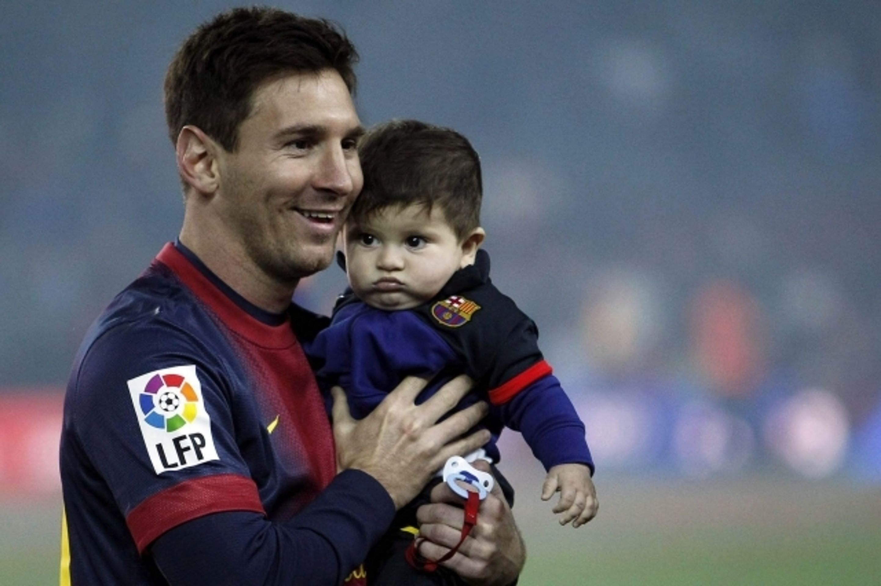 Messi slavil titul se synem - 2 - GALERIE: Messi slavil titul se synem (1/5)