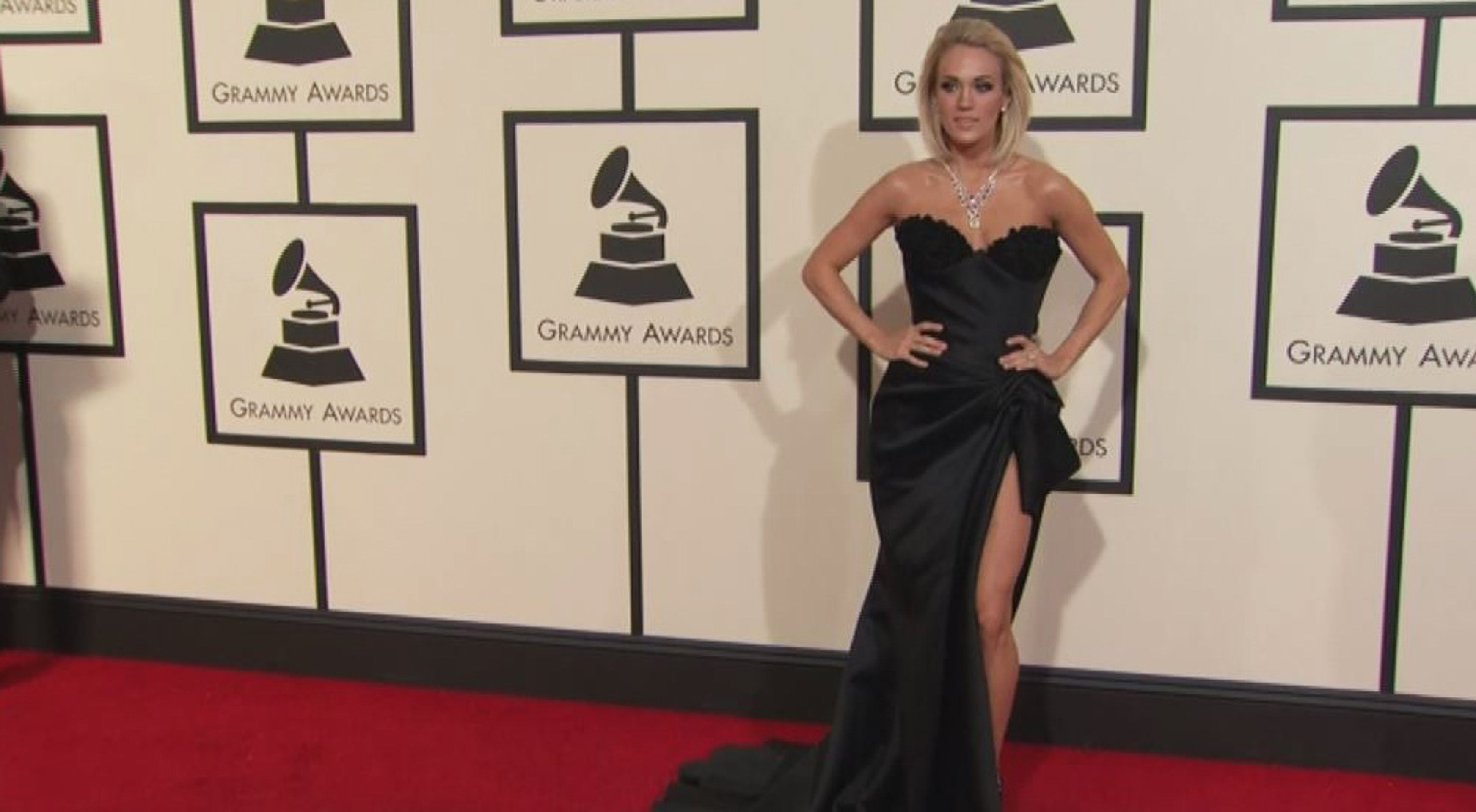 Móda na Grammy Awards 2016 - Carrie Underwood - GALERIE: Móda na Grammy Awards 2016 (16/21)