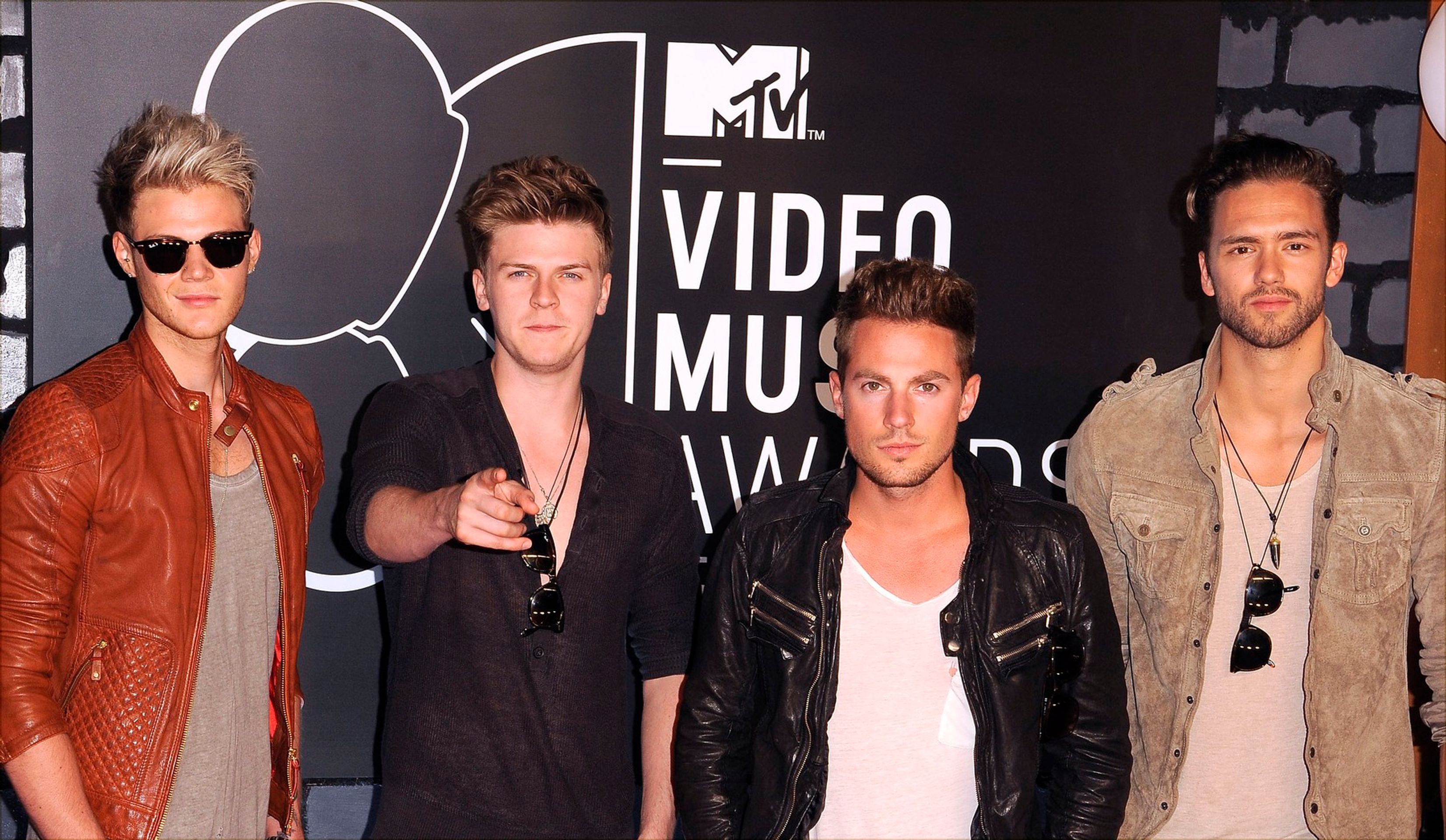 Kapela Lawson, 25. 8. 2013 MTV Video Music Awards - Andy Brown (3/5)