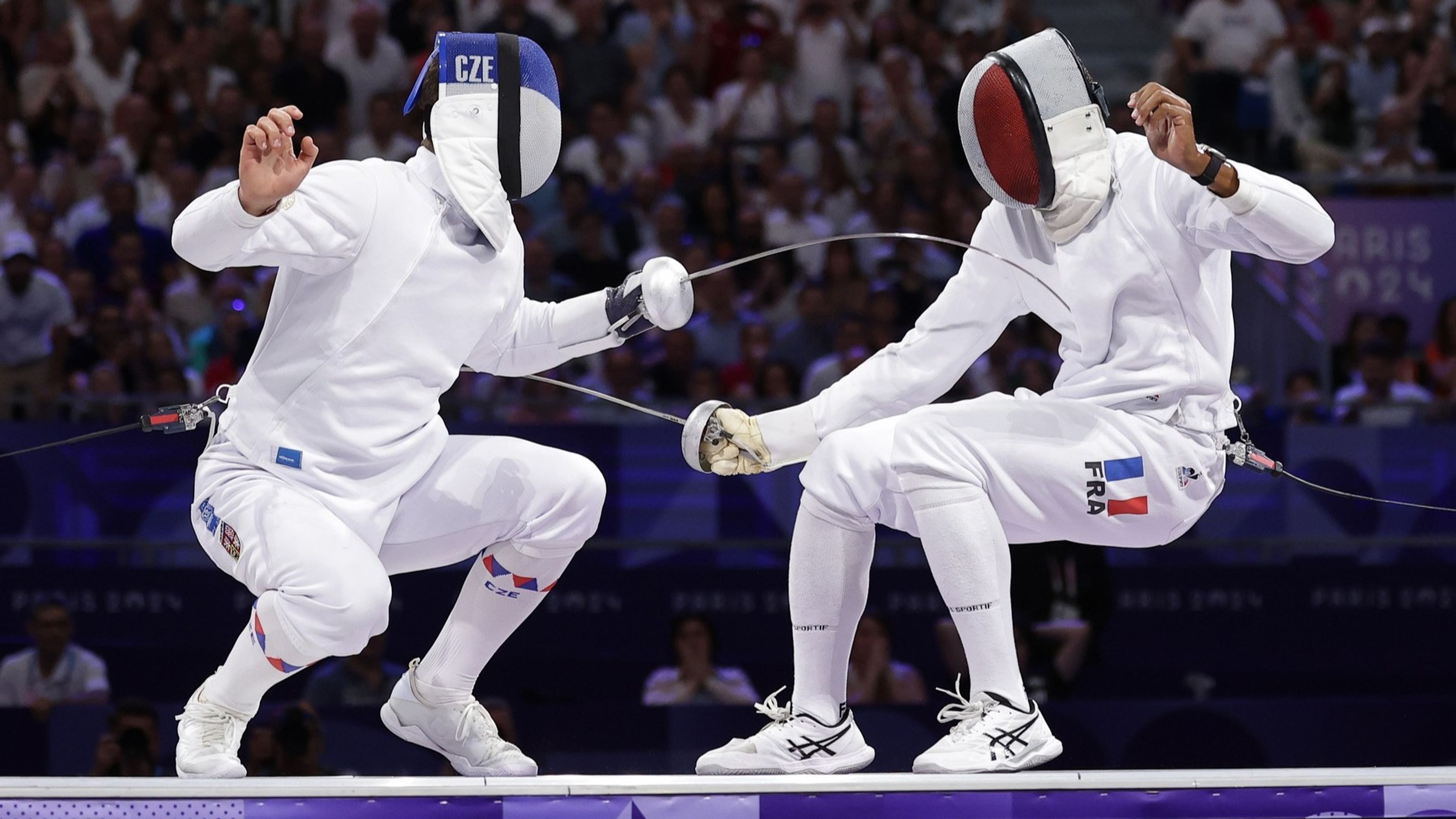 Jakub Jurka a Yannick Borel v akci - Čeští kordisté získali na OH v Paříži bronz (4/6)
