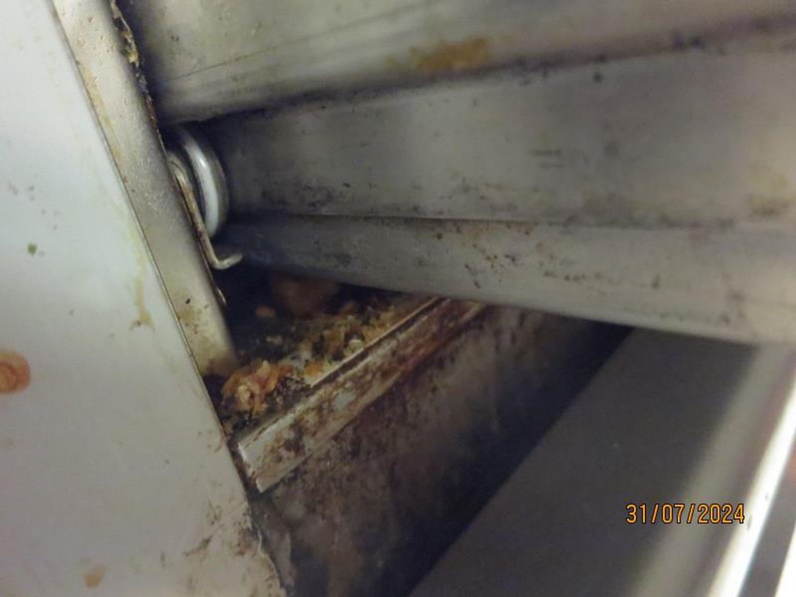 Kontrola odhalila nevyhovující hygienické podmínky v pražské pekárně - Kontrola odhalila nevyhovující hygienické podmínky v pražské pekárně (3/11)