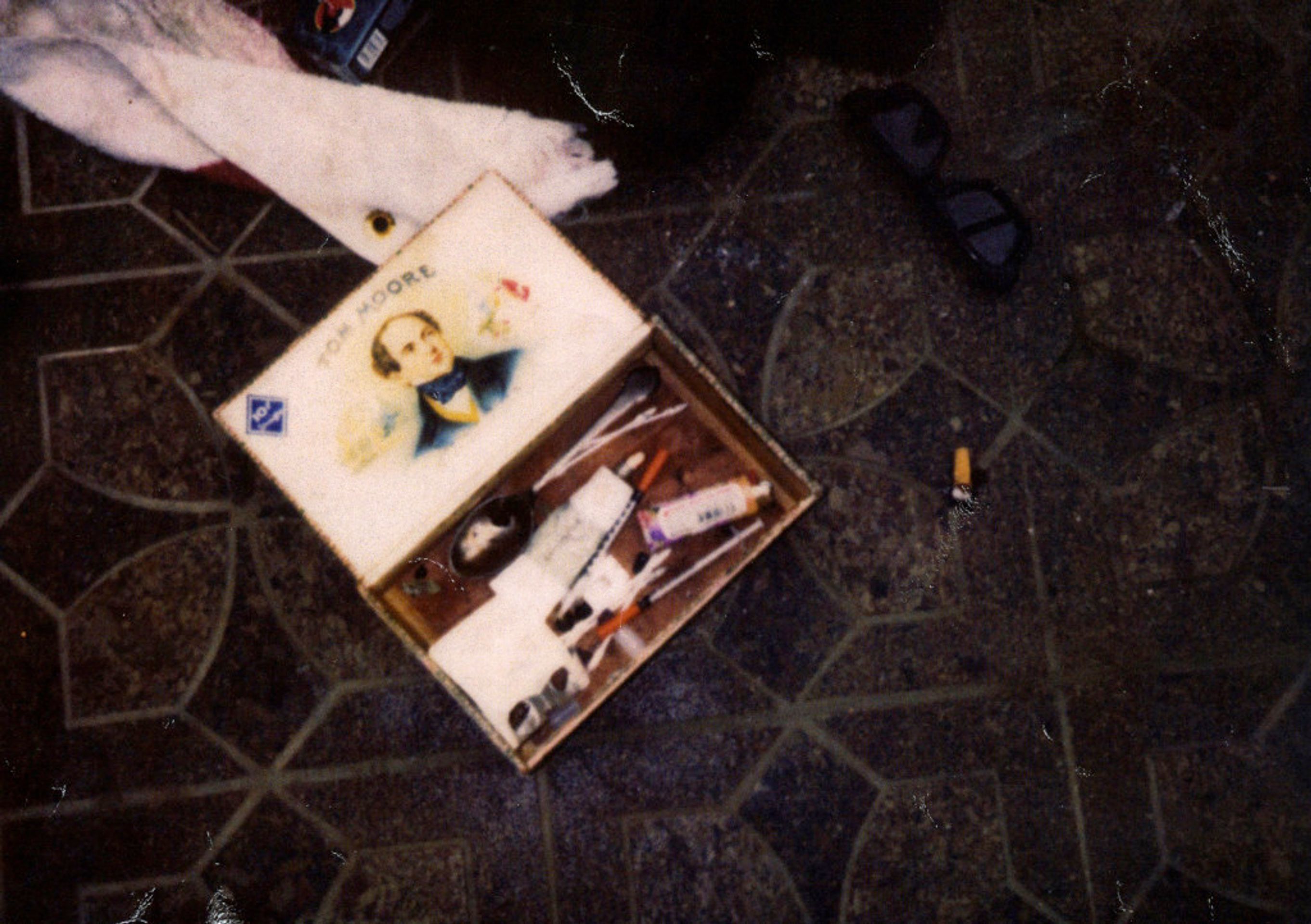 Místo, kde se zastřelil Kurt Cobain - 9 - GALERIE: Smrt Kurta Cobaina (14/14)
