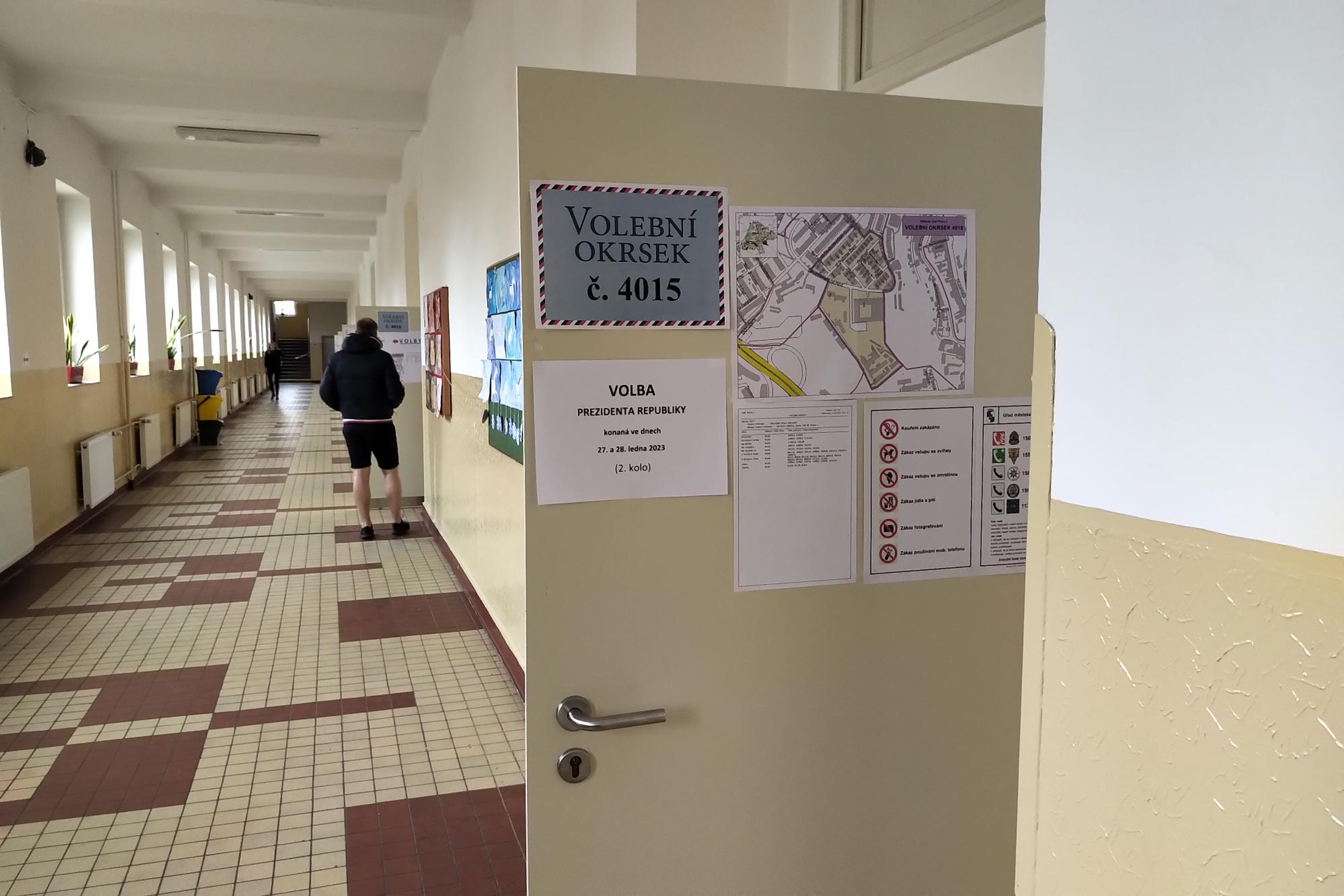 Volební místnosti ZŠ Sdružení Praha 4 - Druhé kolo prezidentských voleb (34/35)