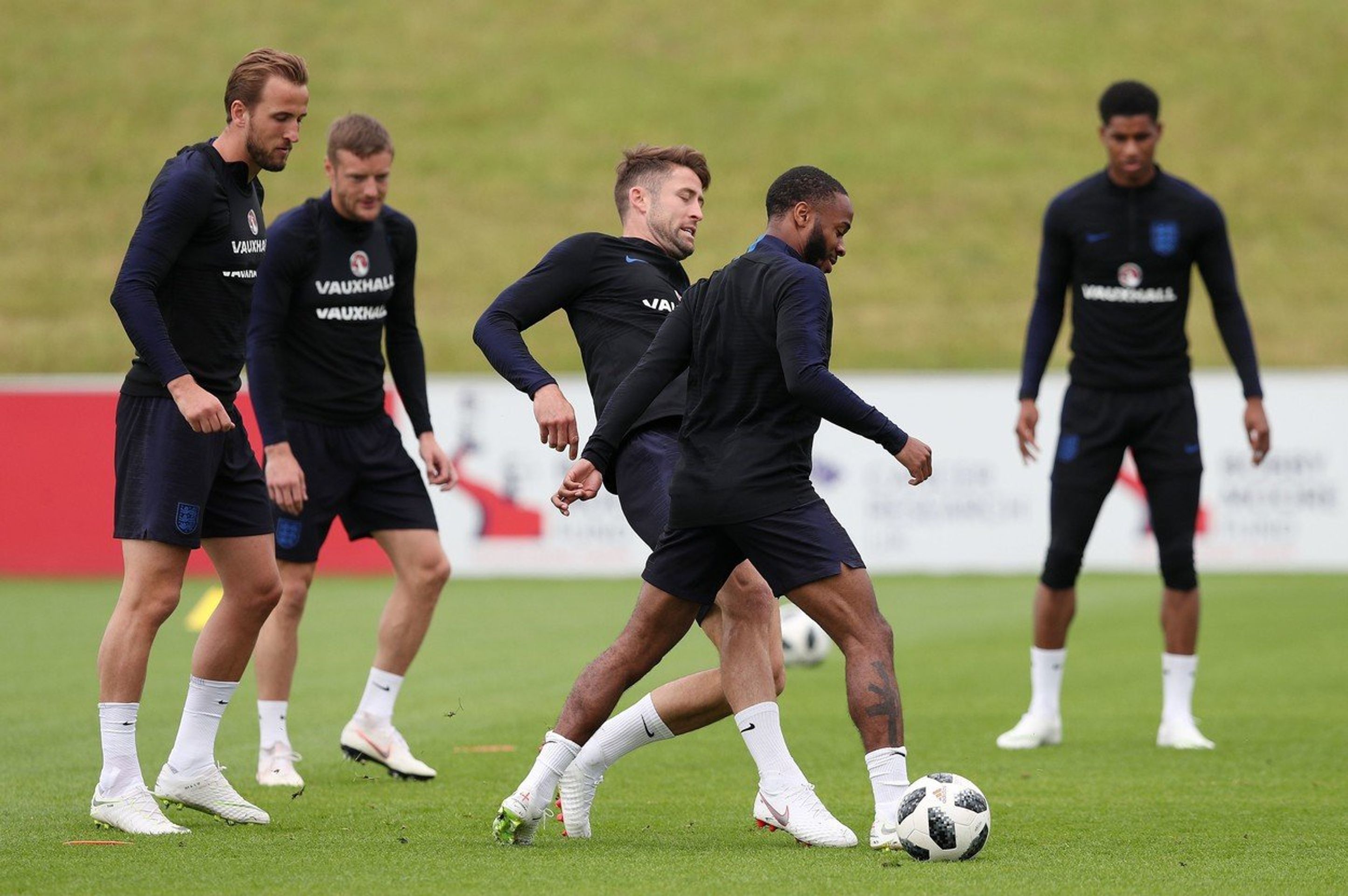 Raheem Sterling - GALERIE: Fotbalista anglické reprezentace šokoval tetováním (1/4)