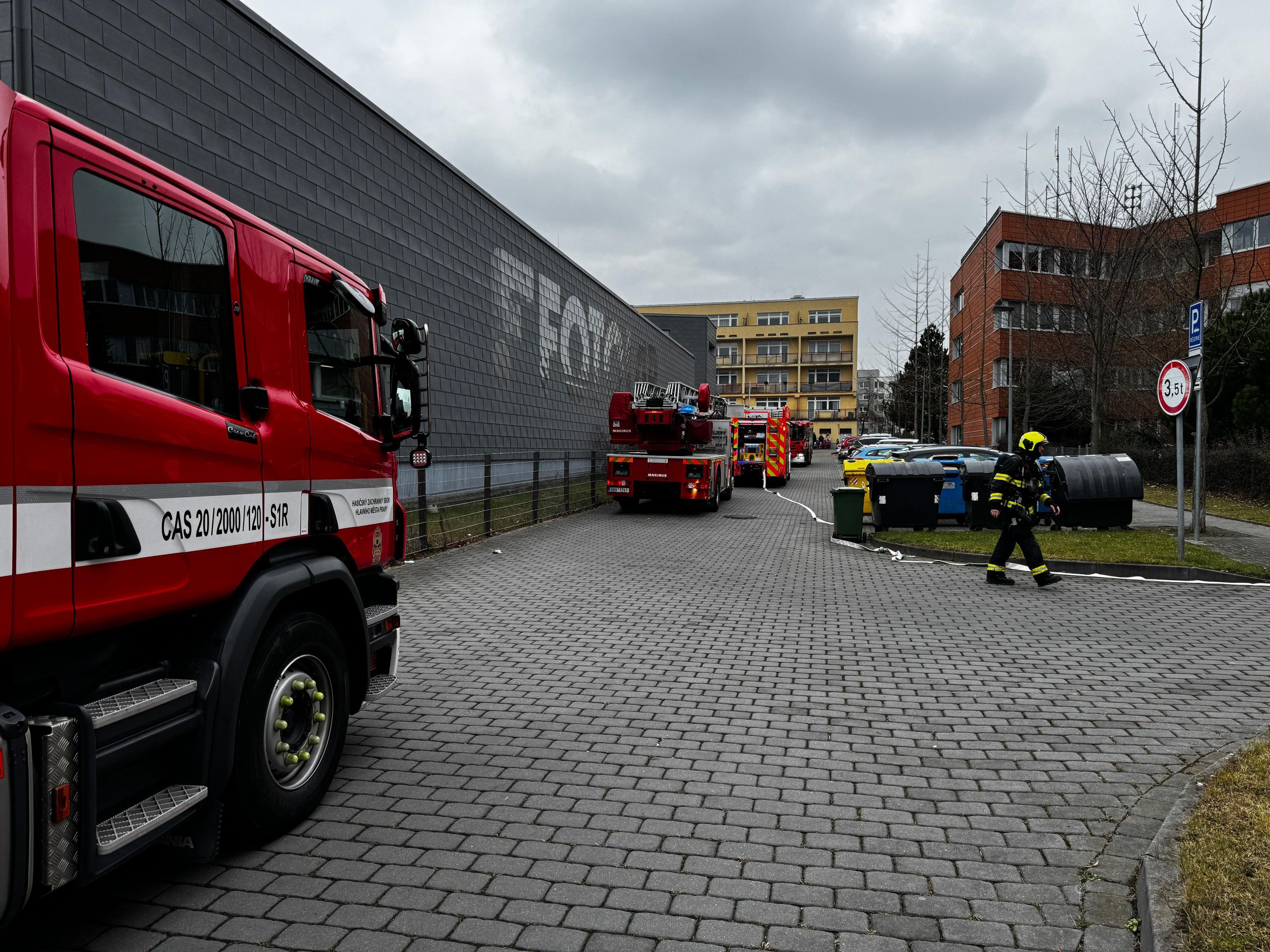 V budově generálního ředitelství hasičského záchranného sboru hořelo (6) - V budově generálního ředitelství hasičského záchranného sboru hořelo (4/8)