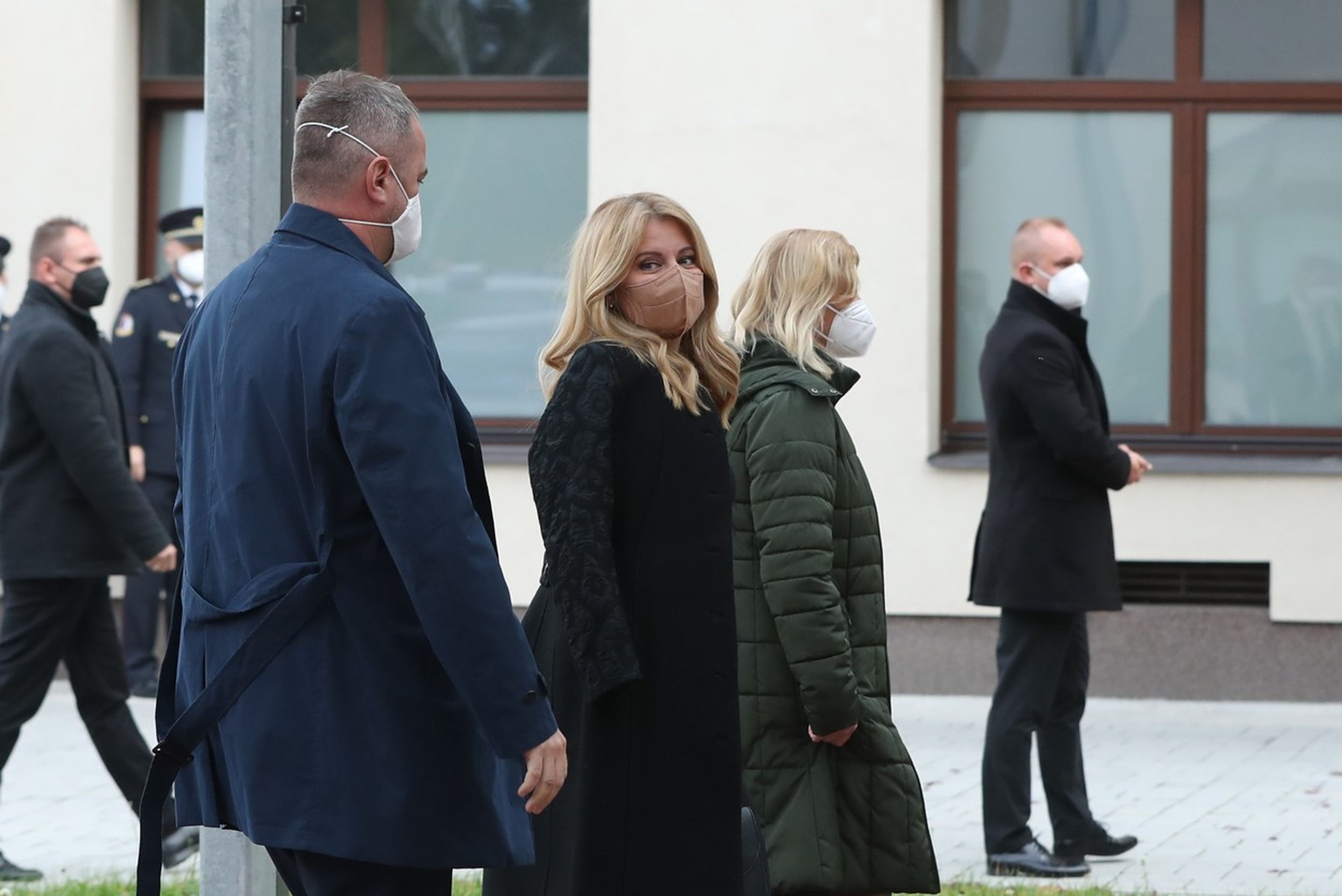 Návštěva slovenské prezidentky Čaputové u Zemana v nemocnici - 1 - Návštěva slovenské prezidentky Čaputové u Zemana v nemocnici (9/14)