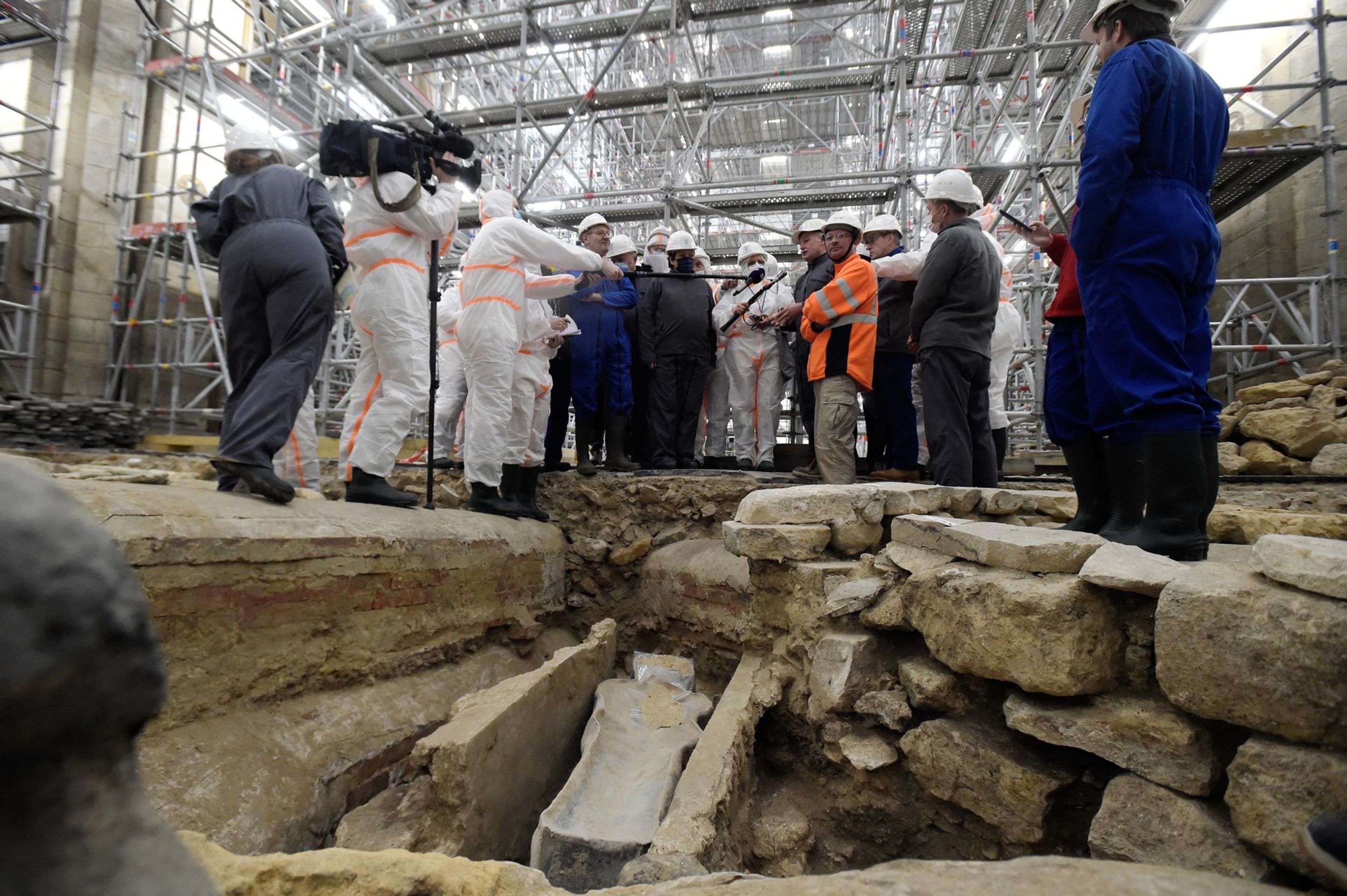 Sarkofág a archeologové - Archeologický nález v katedrále Notre Dame (2/4)