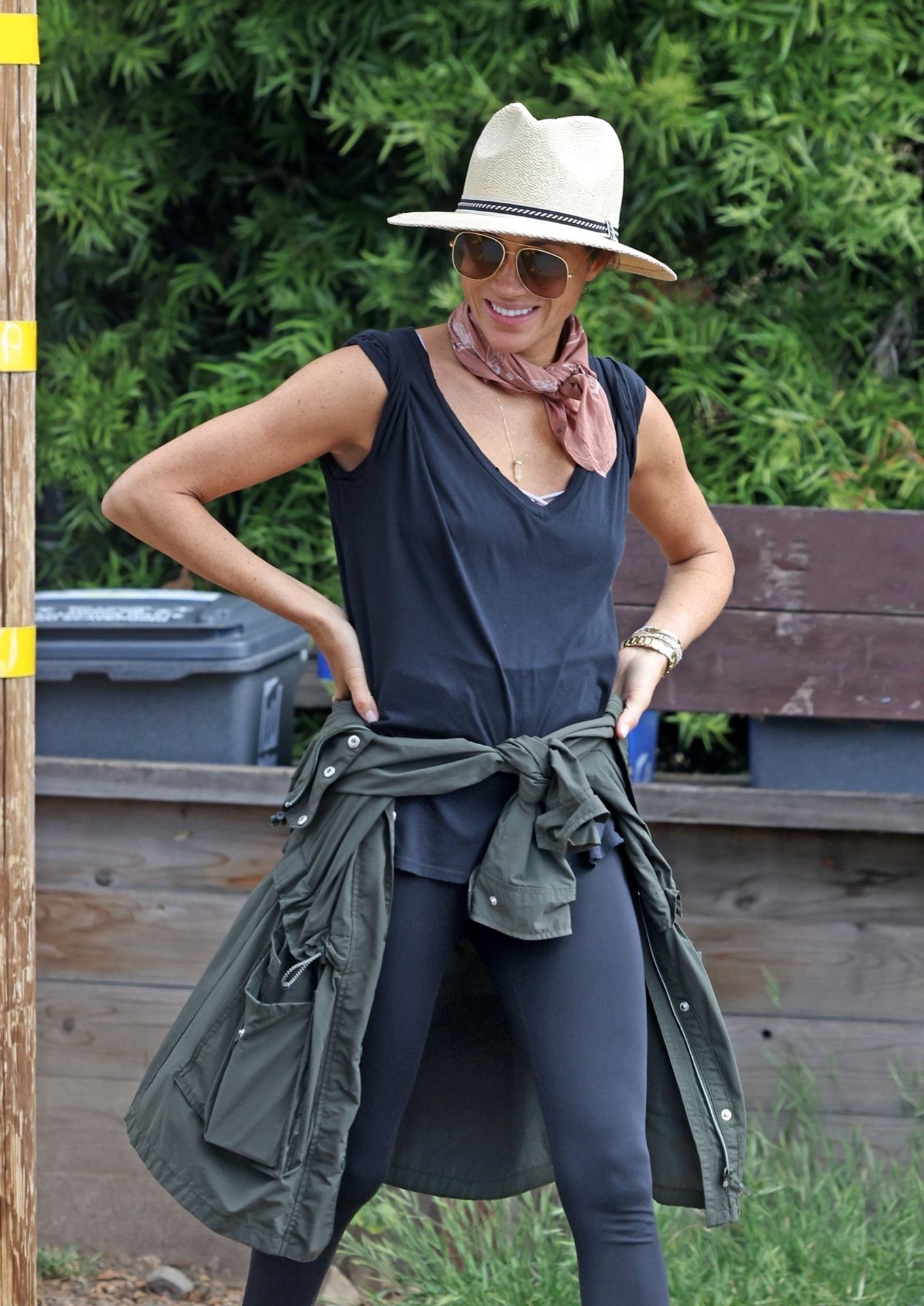 Vévodkyně Meghan na procházce (3) - Vévodkyně Meghan na procházce (2/3)