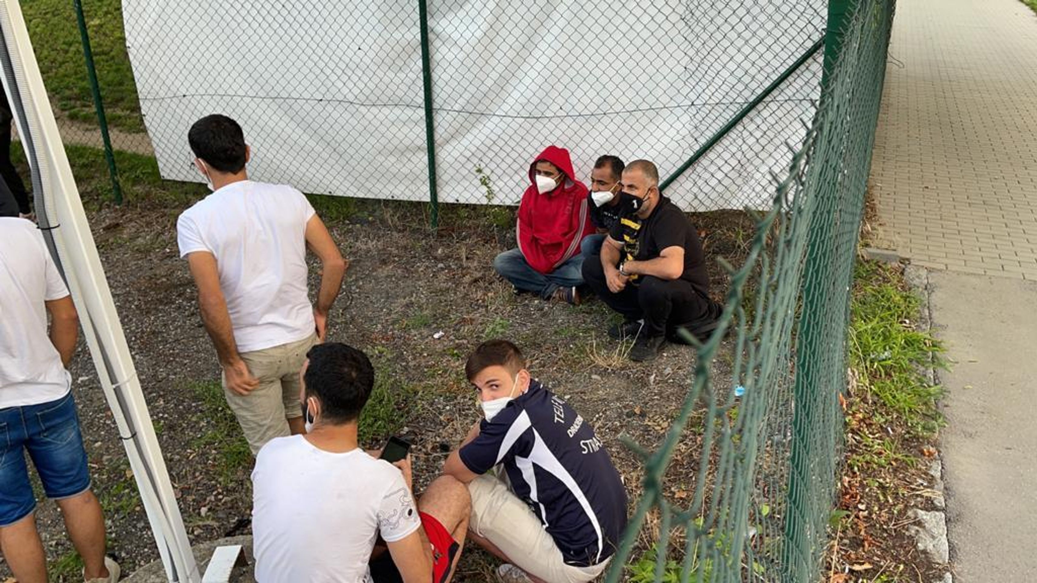 Dodávka s migranty ujížděla policii - 25 - GALERIE: Migranti utíkali před policií (2/26)