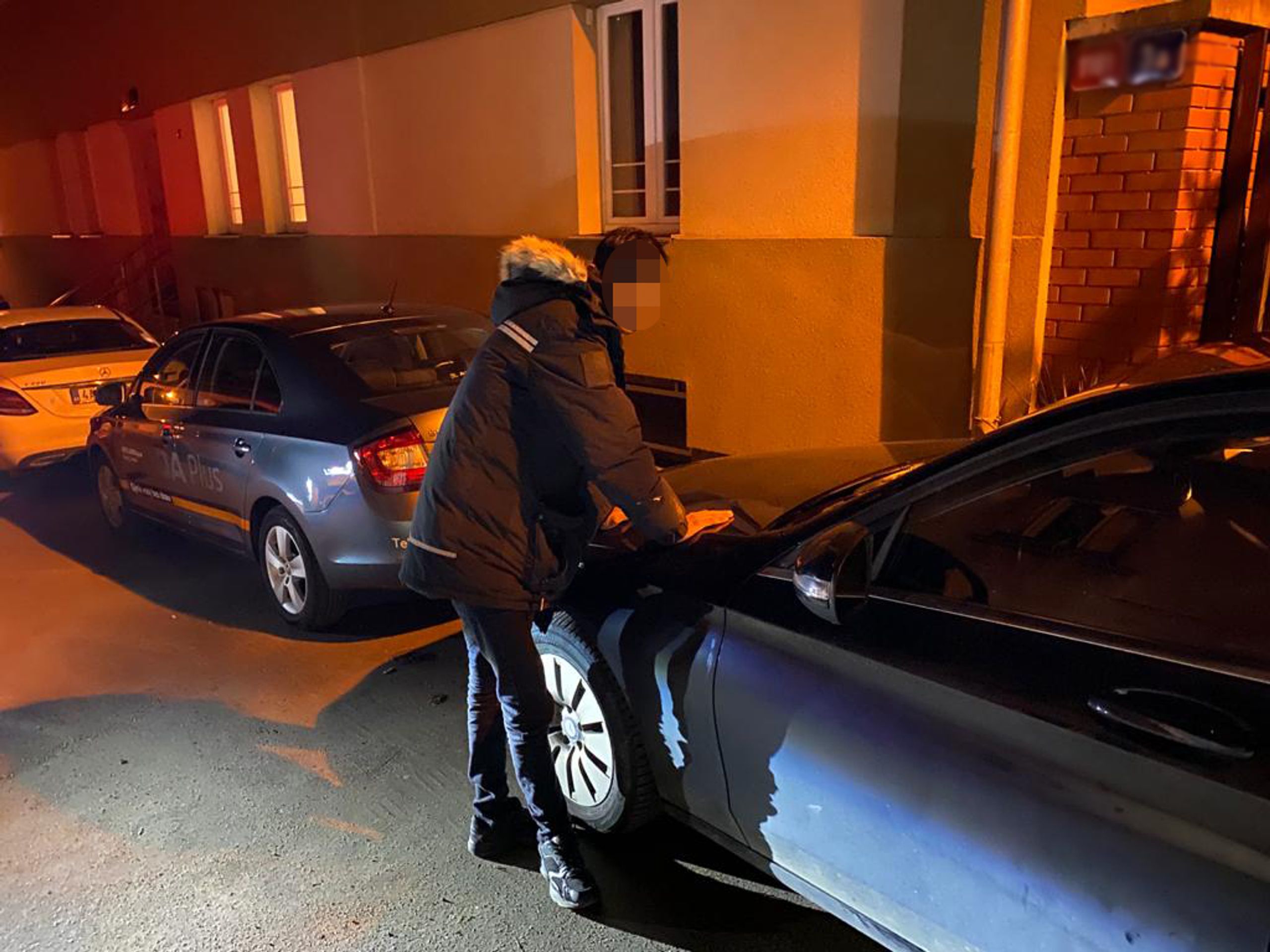 Patnáctiletou dívku policisté vypátrali i s její tříměsíční dcerou - 1 - GALERIE: Patnáctiletou dívku policisté vypátrali i s její tříměsíční dcerou (1/7)