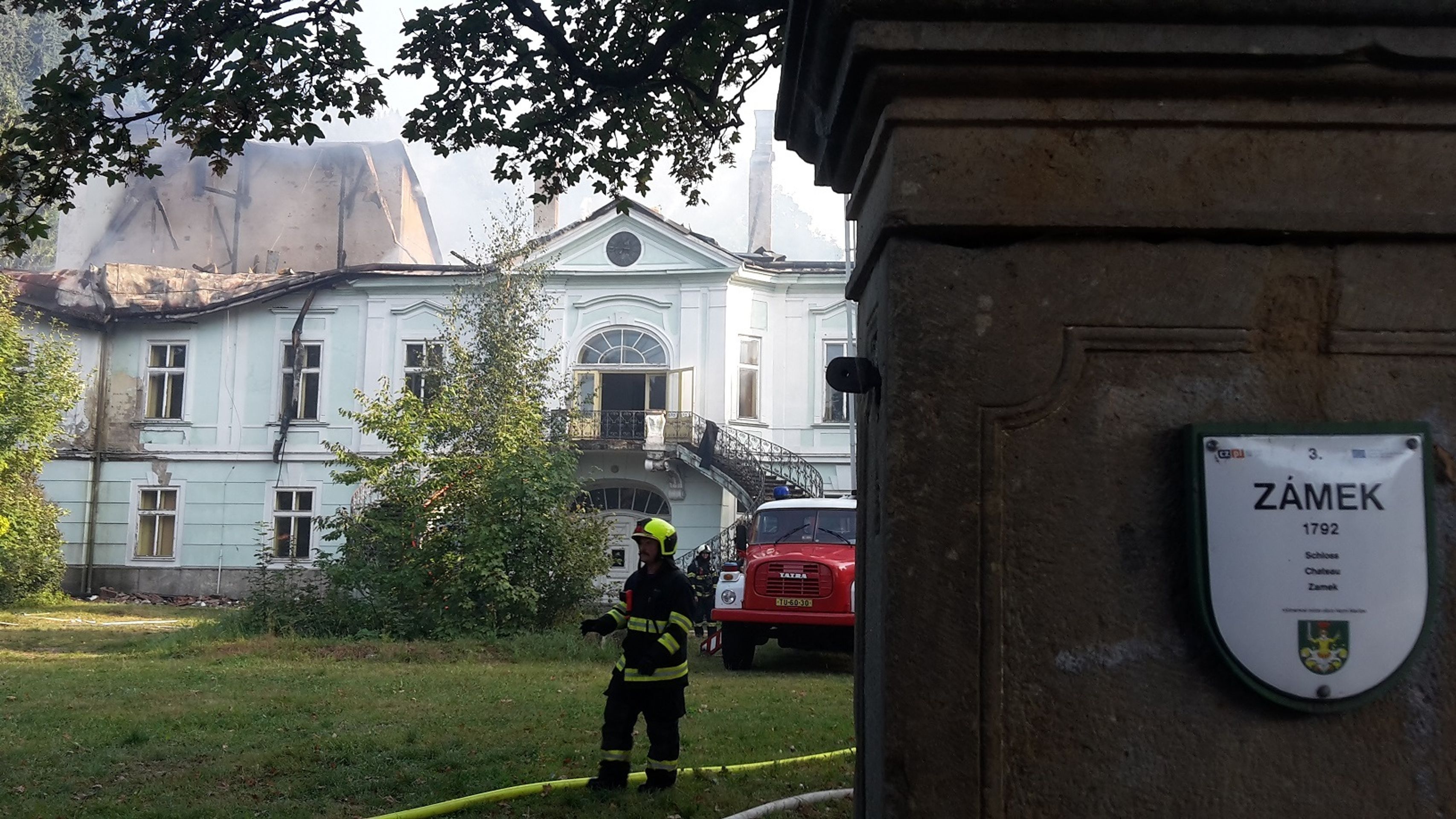 Požár zámku v Horním Maršově na Trutnovsku - 2 - GALERIE: Požár zámku v Horním Maršově (10/14)