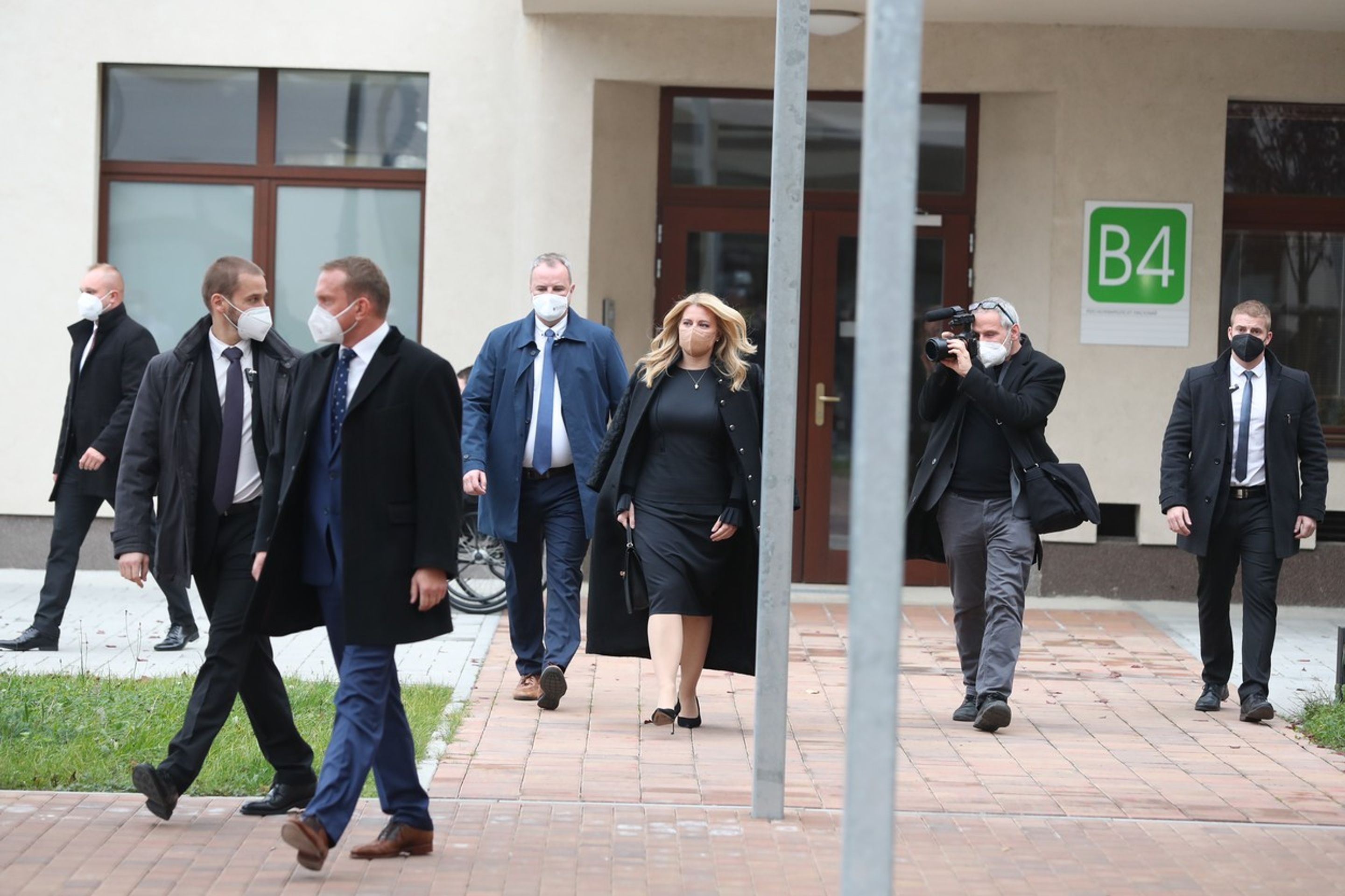 Návštěva slovenské prezidentky Čaputové u Zemana v nemocnici - 3 - Návštěva slovenské prezidentky Čaputové u Zemana v nemocnici (8/14)