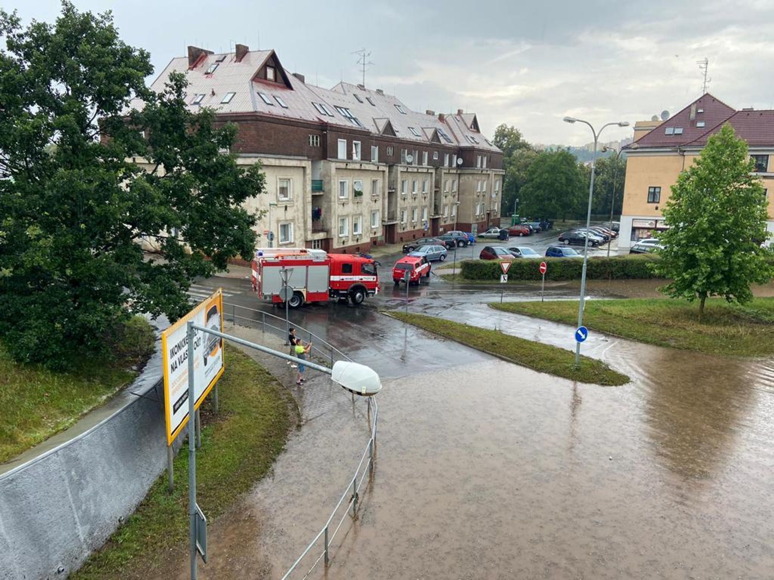 Obří laguna po bouřce v Rakovníku - 10 - GALERIE: Obří laguna po bouřce v Rakovníku (1/10)
