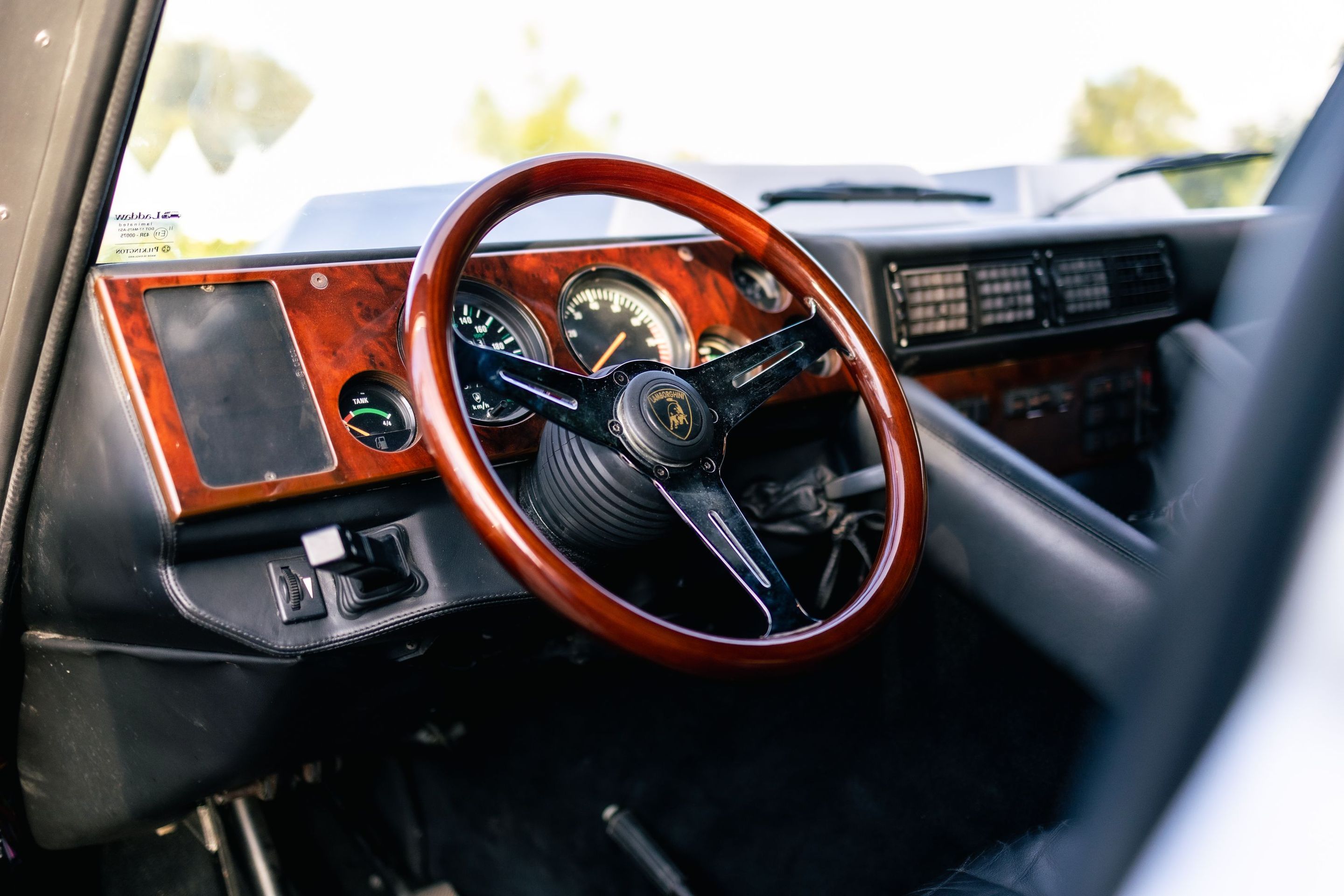Lamborghini LM002 ve speciální úpravě - Lamborghini LM002 ve speciální úpravě pro brunejského sultána (3/17)