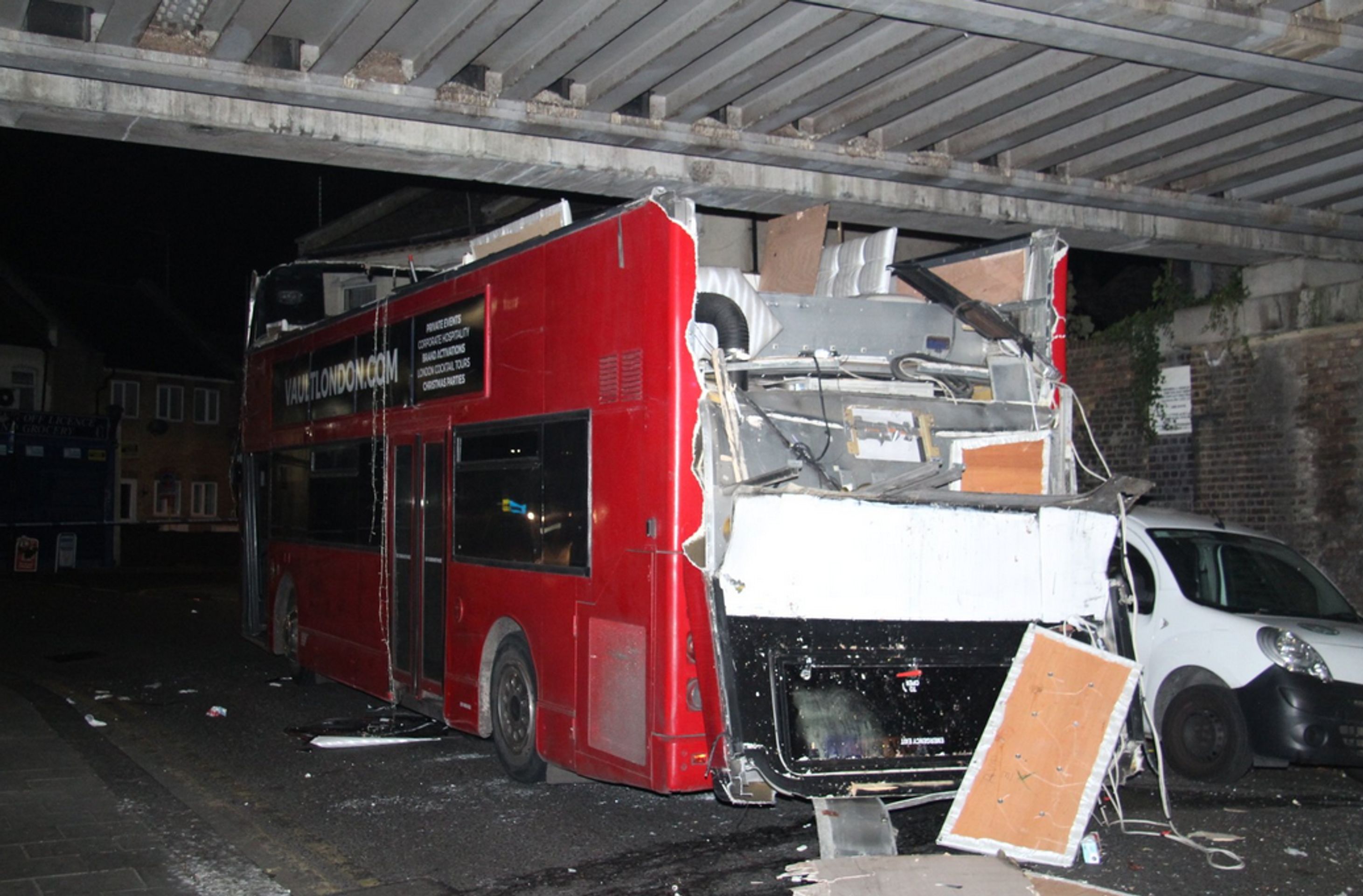 Doubledecker - GALERIE: Doubledecker narazil do mostu (2/5)