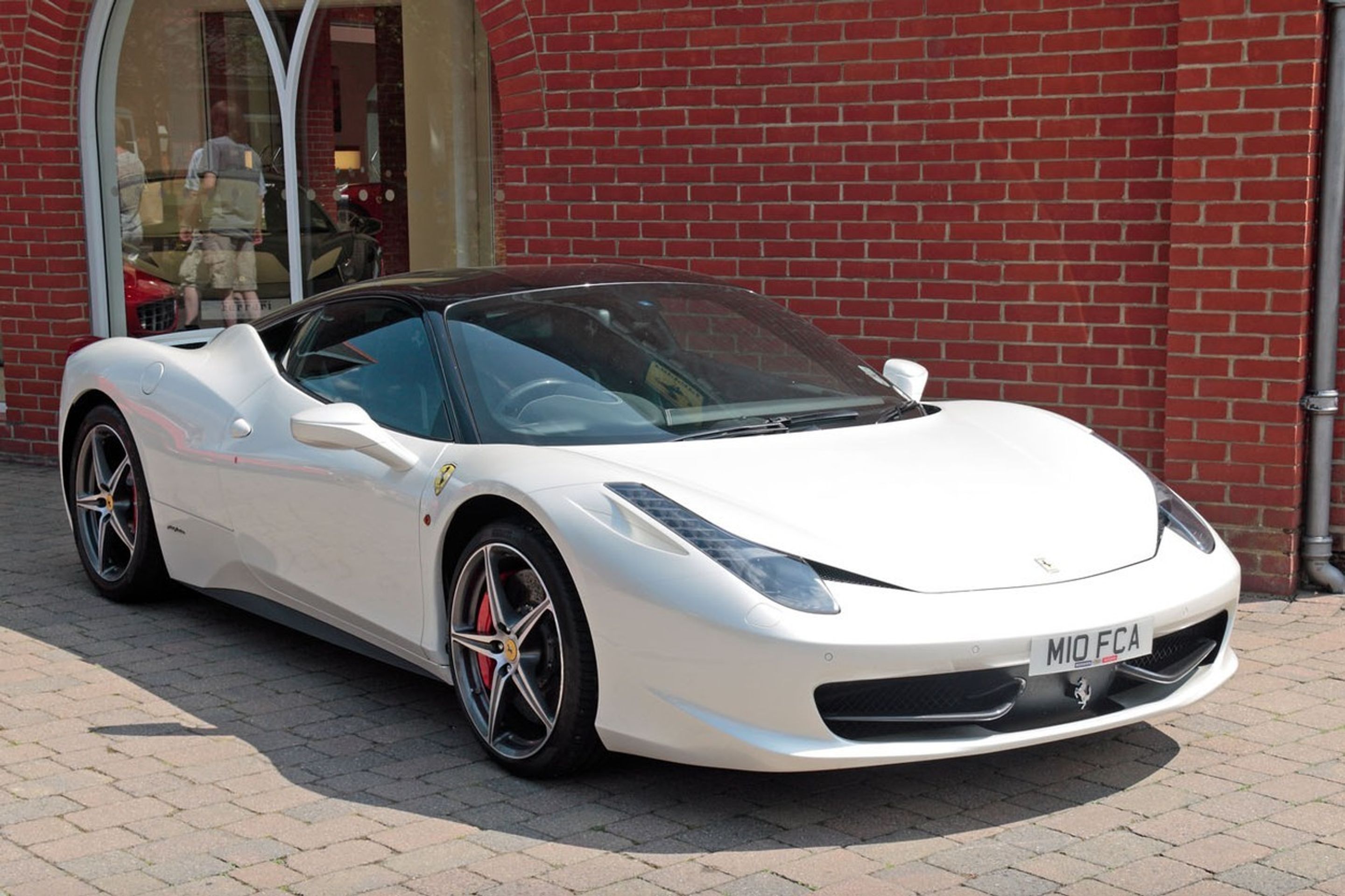 Rozmazlený mladík spálil Ferrari, aby dostal nové - 3 - GALERIE: Milionářský synek spálil ferrari za miliony! Chtěl novější model (4/4)