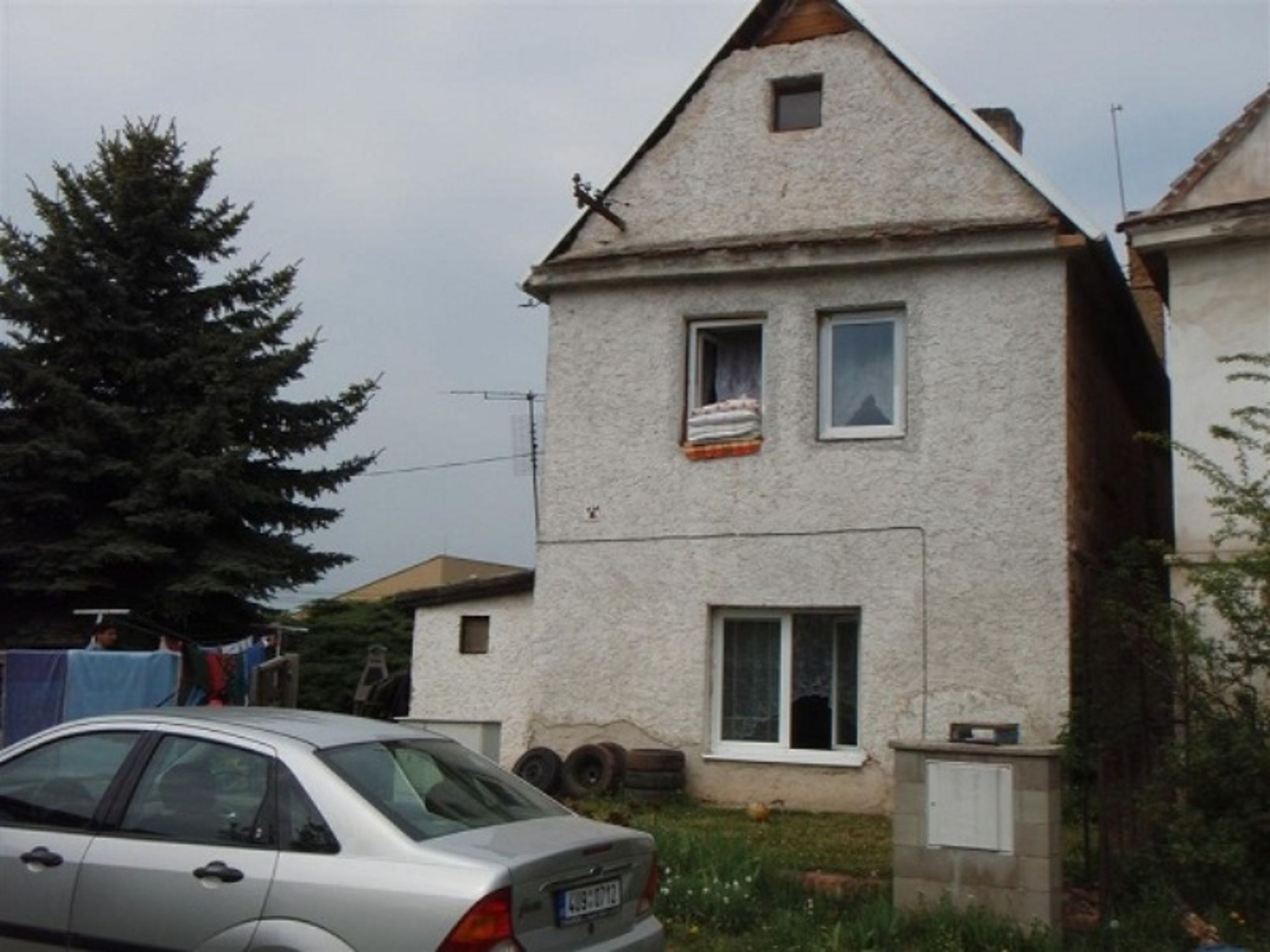 Podíl na rodinném domě v obci Očihov, okr. Louny - GALERIE: Dražba nemovitostí (3/38)