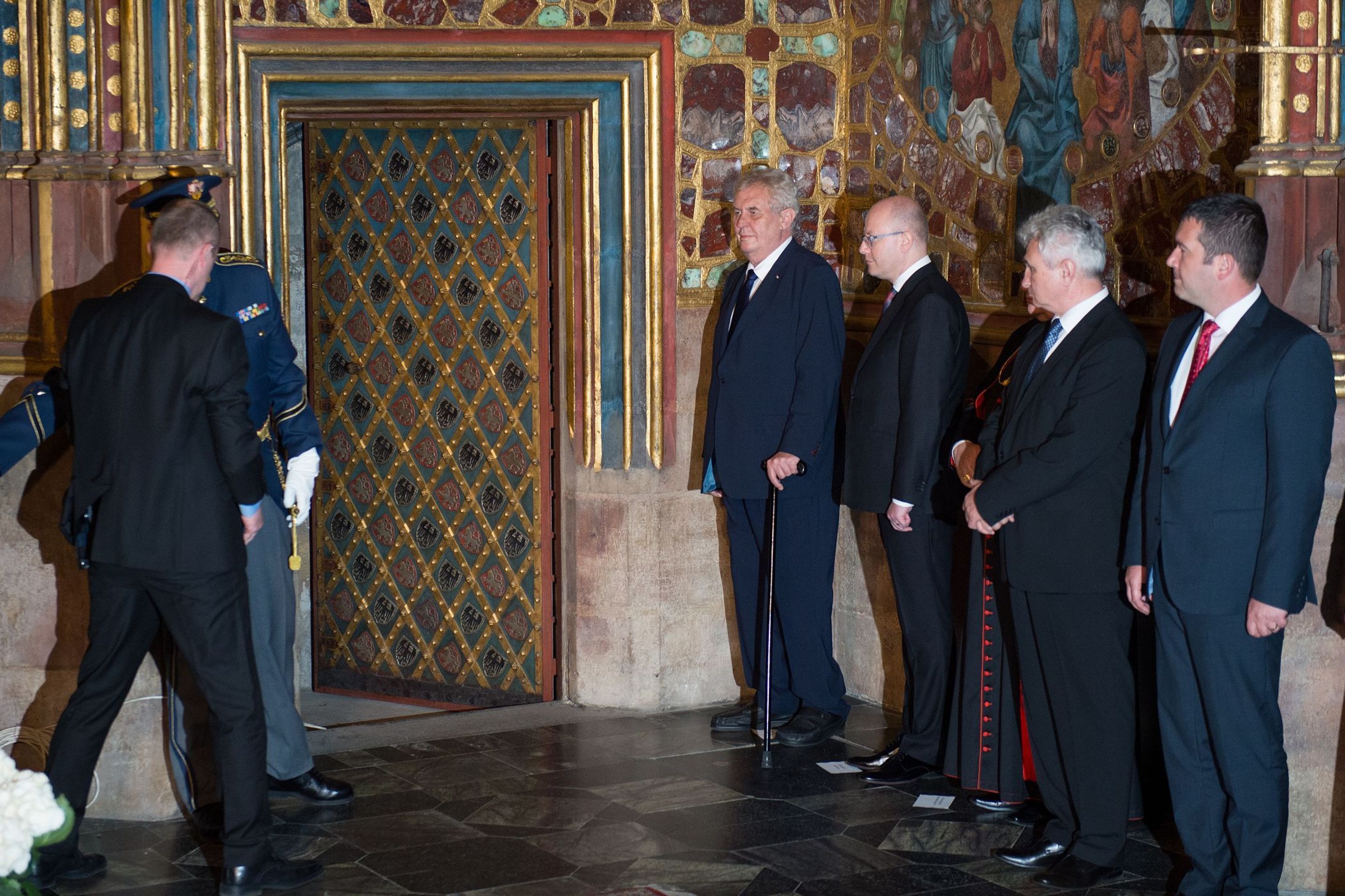 Miloš Zeman u korunovačních klenotů - 2 - GALERIE: Miloš Zeman u korunovačních klenotů (9/17)