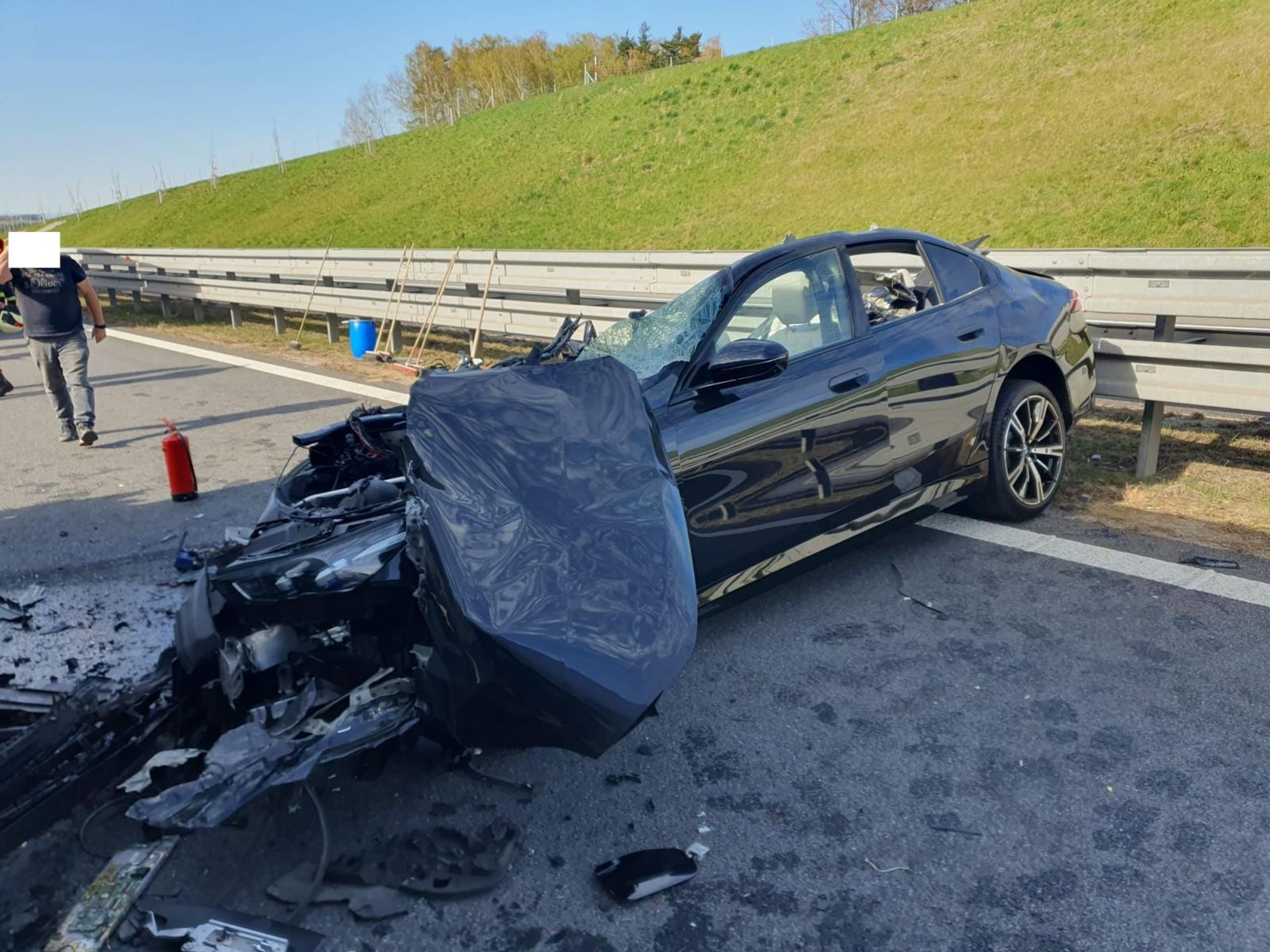 Auto na dálnici D3 narazilo do stojící kolony kamionů - Auto na dálnici D3 narazilo do stojící kolony kamionů (2/4)