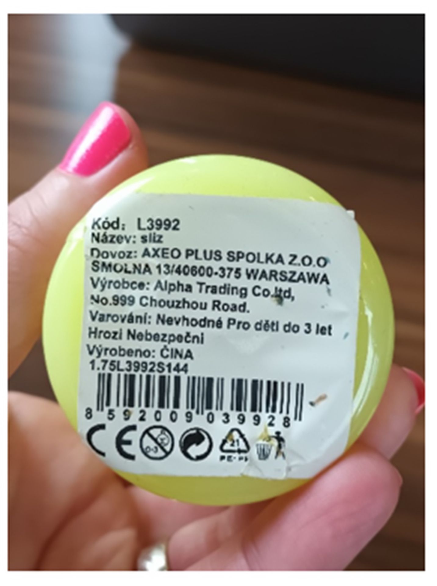 Zdraví nebezpečná slizová Žlutá housenka (1) - Zdraví nebezpečné hračky (3/3)