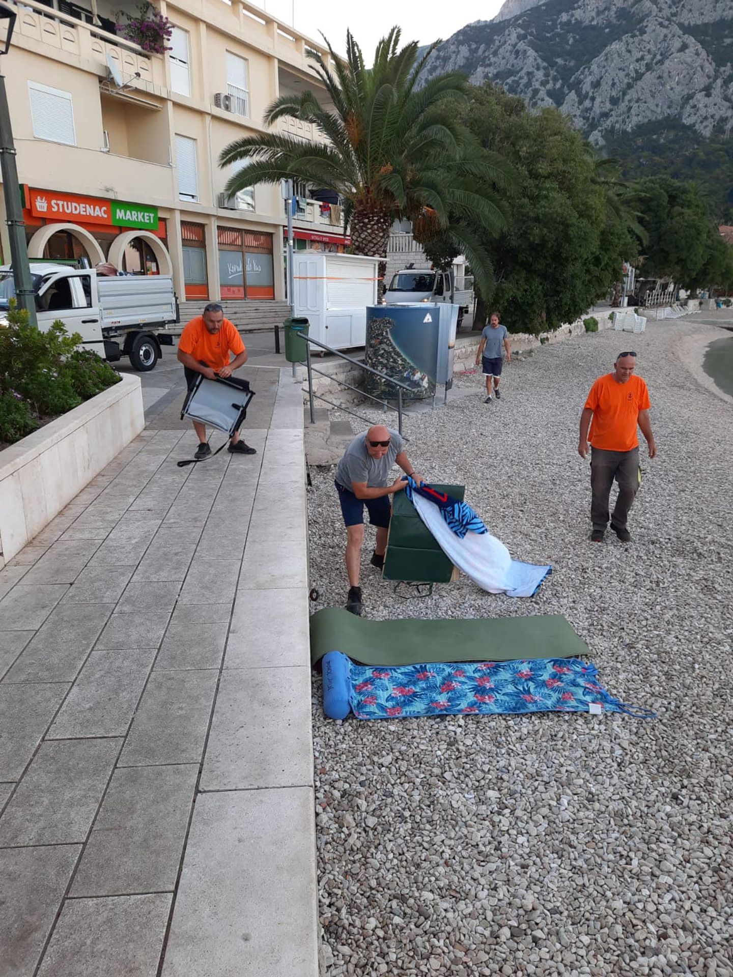Likvidace ručníků - Likvidace ručníků na pláži ve městě Gradac (5/5)
