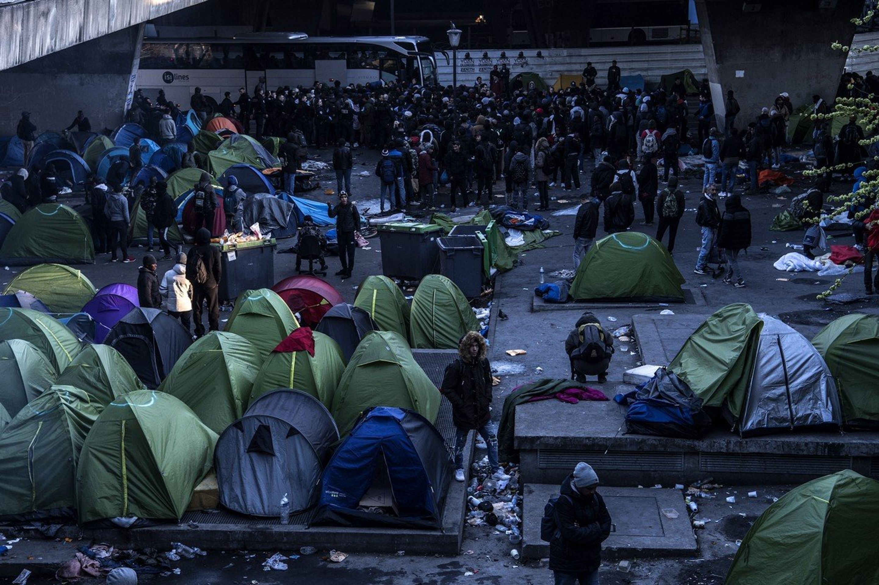 Uprchlický tábor v Paříži - GALERIE: Ilegální stanový tábor v Paříži (1/4)