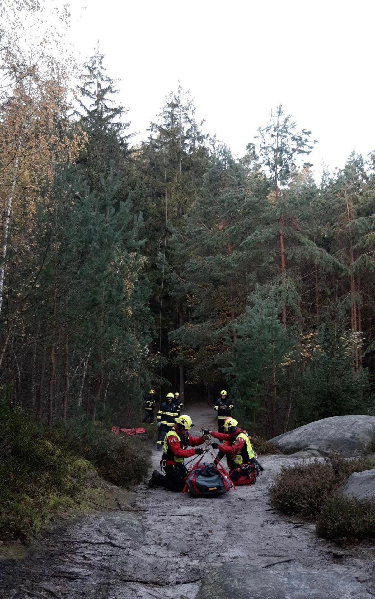 Záchrana zraněného turisty v Českém ráji - Záchrana zraněného turisty v Českém ráji (1/4)
