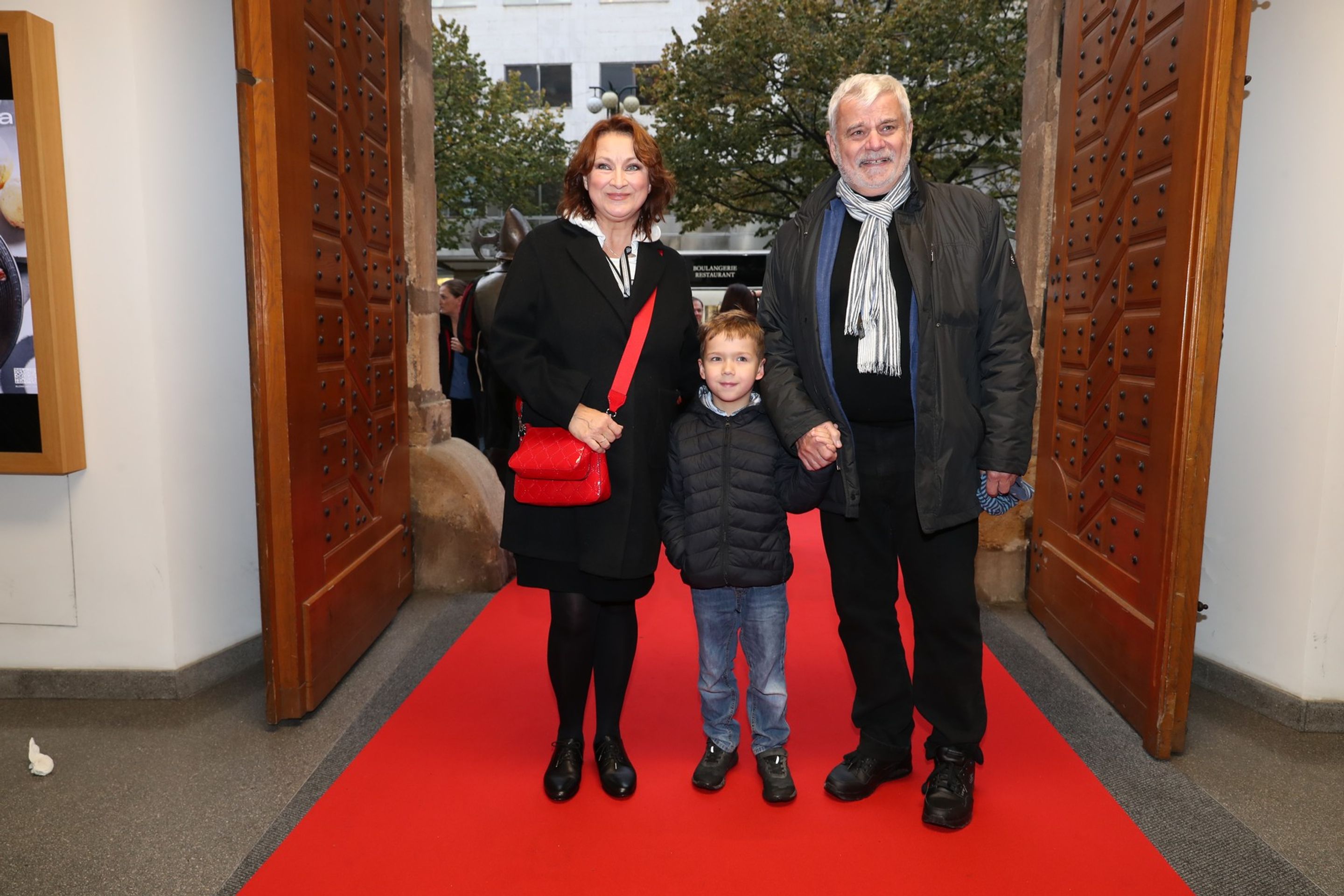 Zlata Adamovská a Petr Štěpánek s vnukem, 24. 10. 2022 - Zlata Adamovská (1/6)
