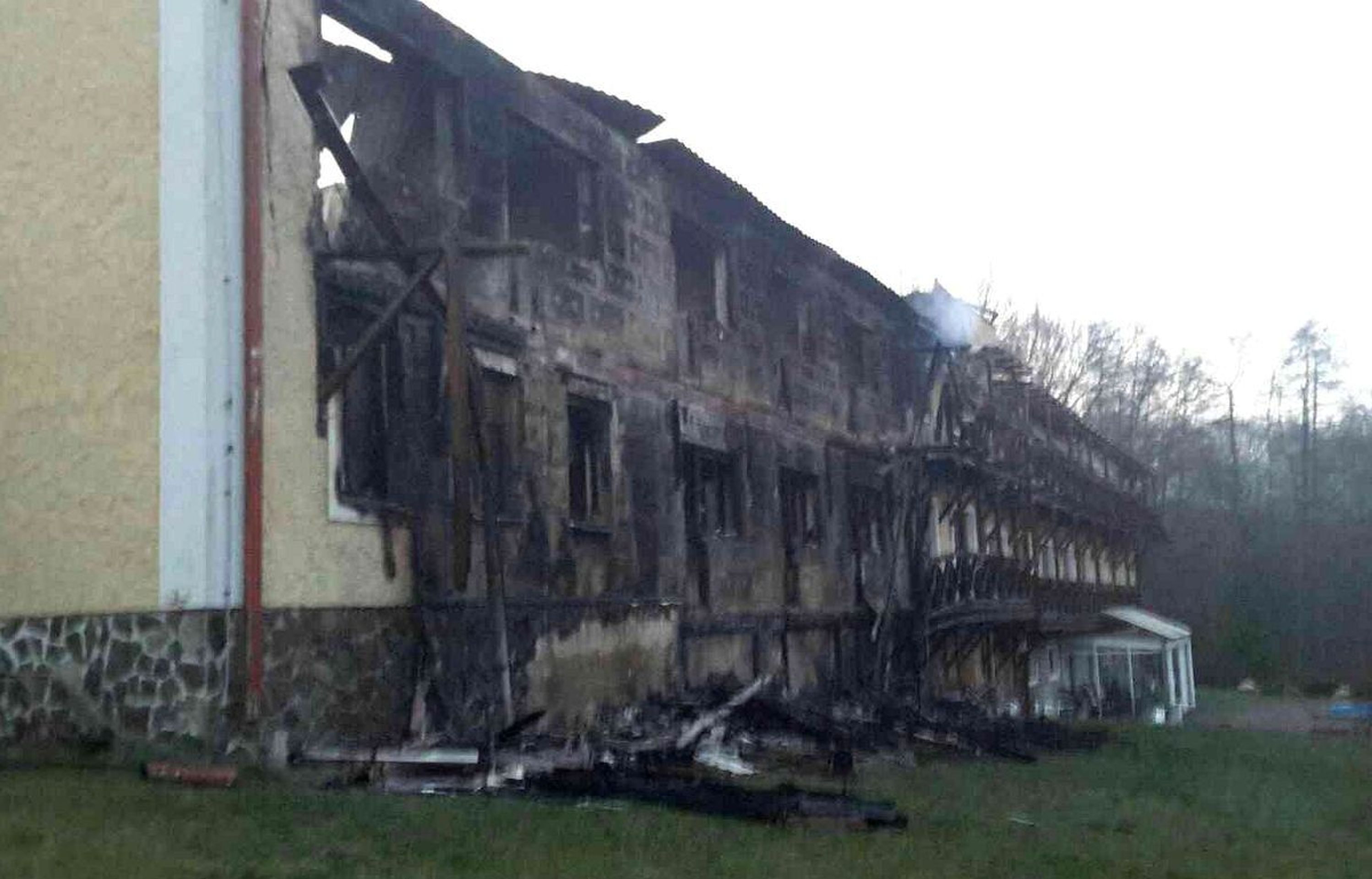 Požár hotelu u Chebu - 14 - GALERIE: Požár hotelu u Chebu (14/14)