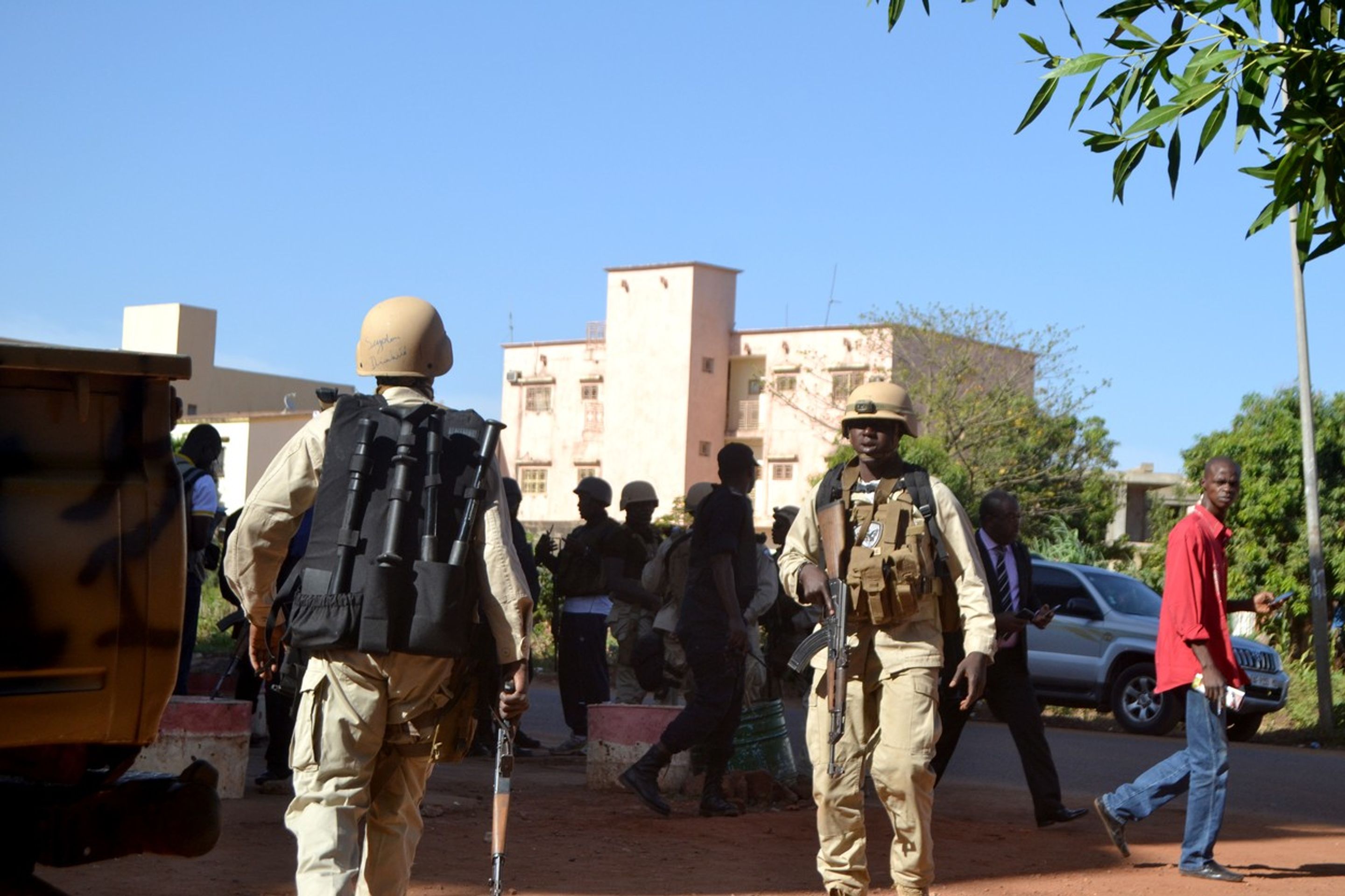 Islamisti obsadili hotel, zasahuje armáda - GALERIE: Útok islamistů v hotelu v Mali (9/12)