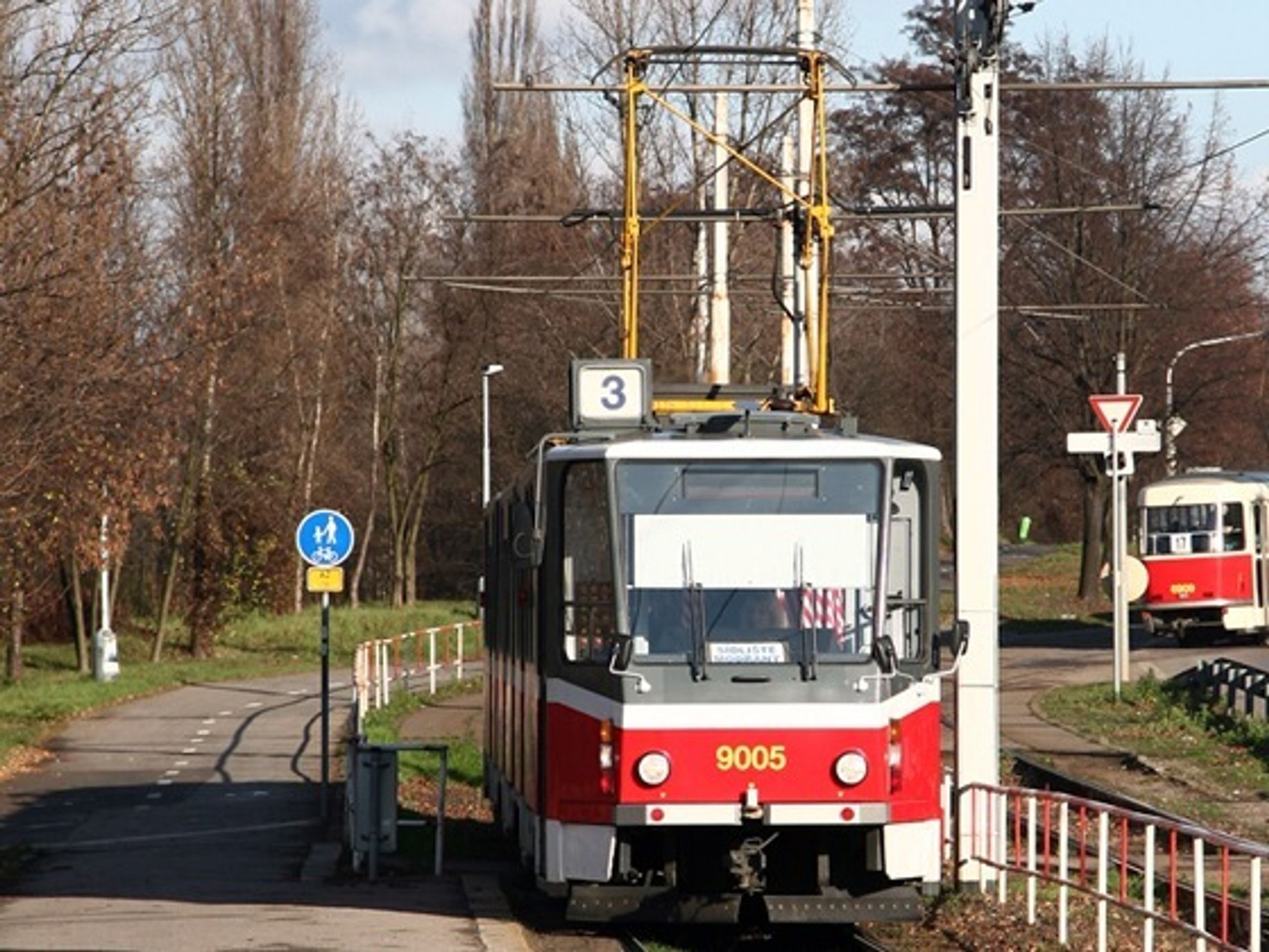 Tramvaj. Ilustrační foto - Pražští strážníci a revizoři vyrazili do pražských nočních tramvají (3/3)