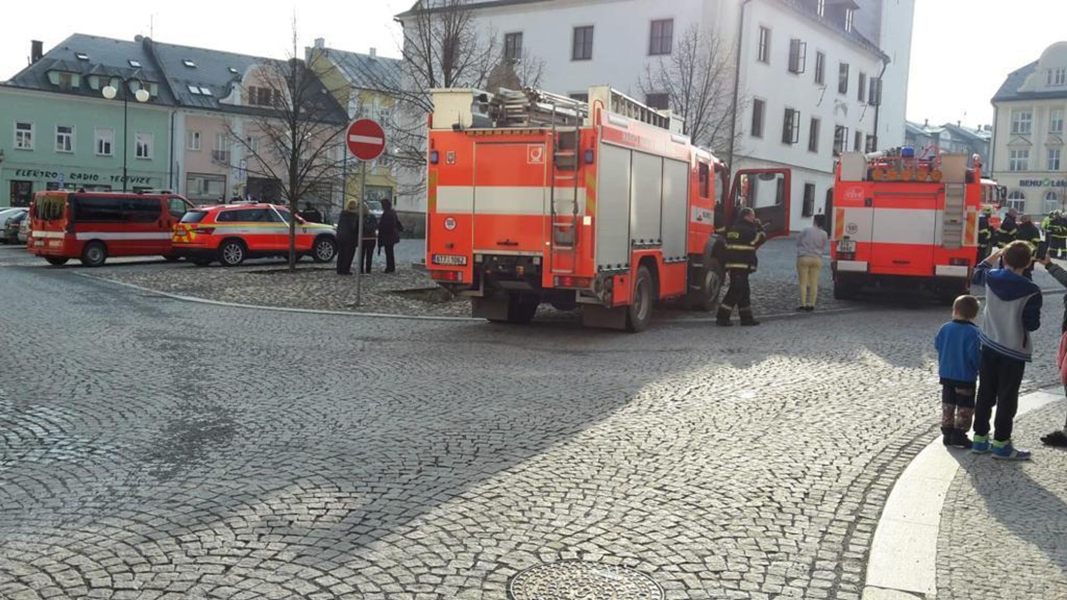 Na radnici v Rýmařově došlo k explozi - 1 - GALERIE: Radnicí v Rýmařově otřásl výbuch (4/12)
