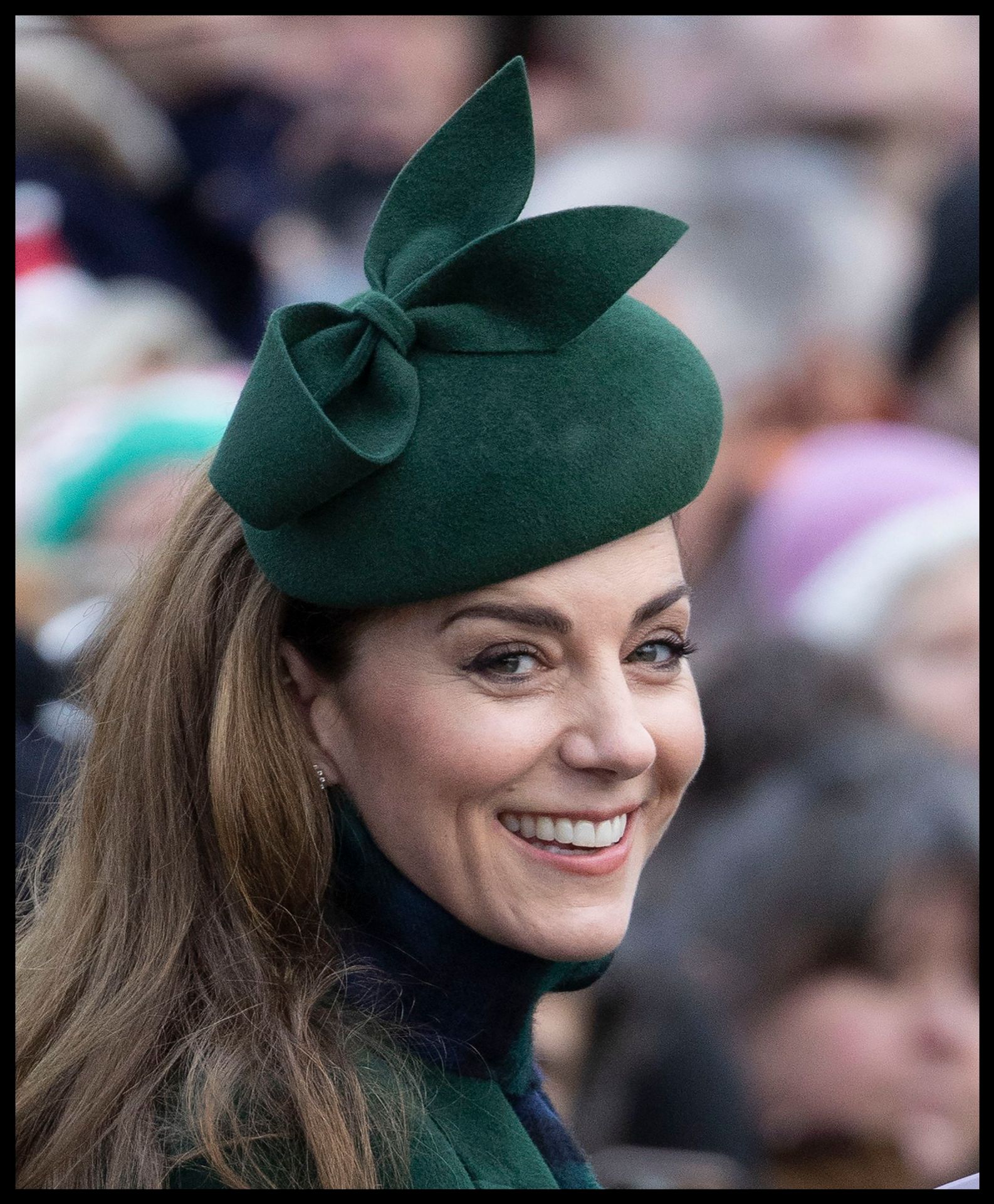 Princezna Kate, 25. 12. 2024 Vánoční procházka do kostela v Sandringhamu (2) - Princezna Kate s dětmi (4/33)