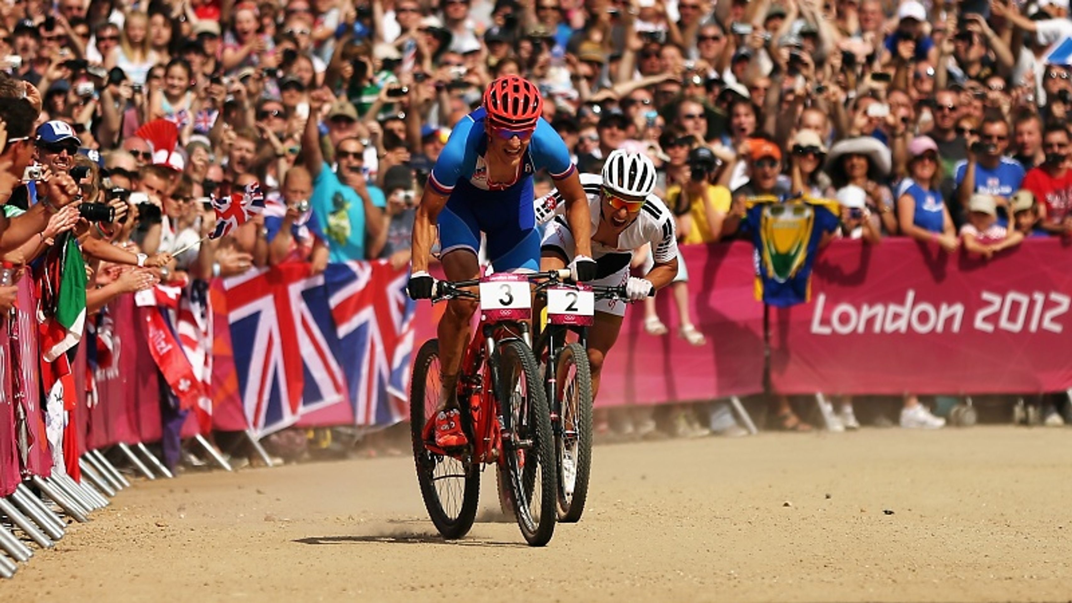 Jaroslav Kulhavý si na olympijské trati v Essexu jede pro zlato. - GALERIE: Biker Jaroslav Kulhavý vybojoval na olympiádě zlato (5/6)