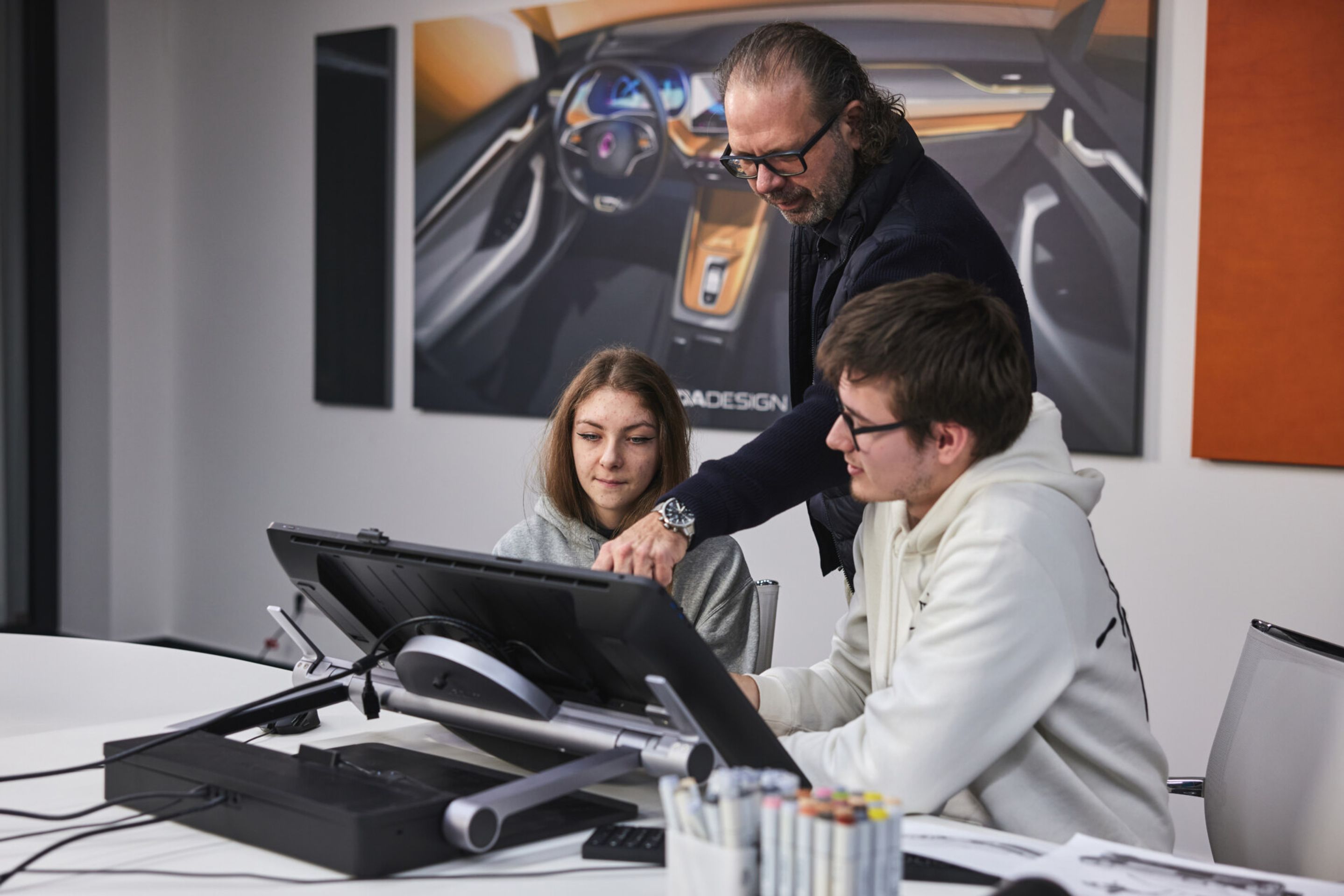 Studenti ve Škodovce navrhují obytný elektromobil - Odvážný studentský koncept obytného elektromobilu Škoda Roadiaq (20/21)