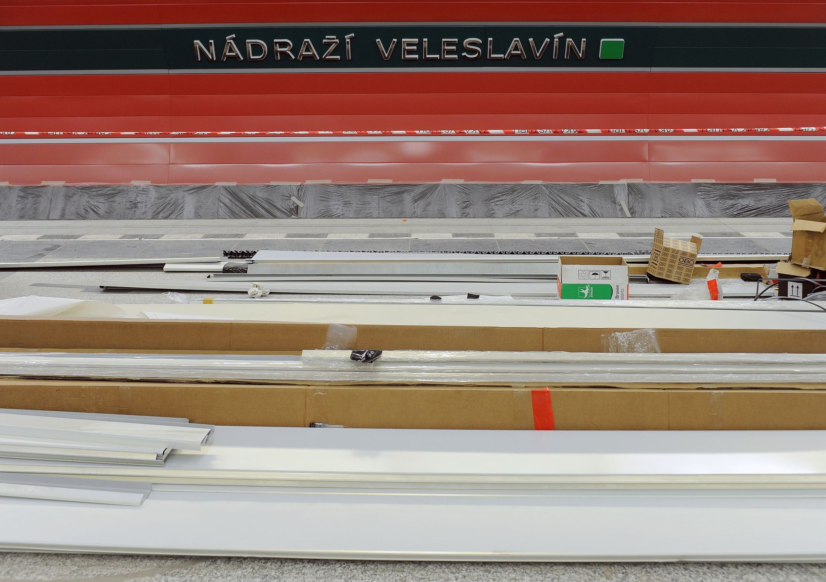 Stanice metra A Nádraží Veleslavín - 7 - GALERIE: Stanice metra A Nádraží Veleslavín (7/13)