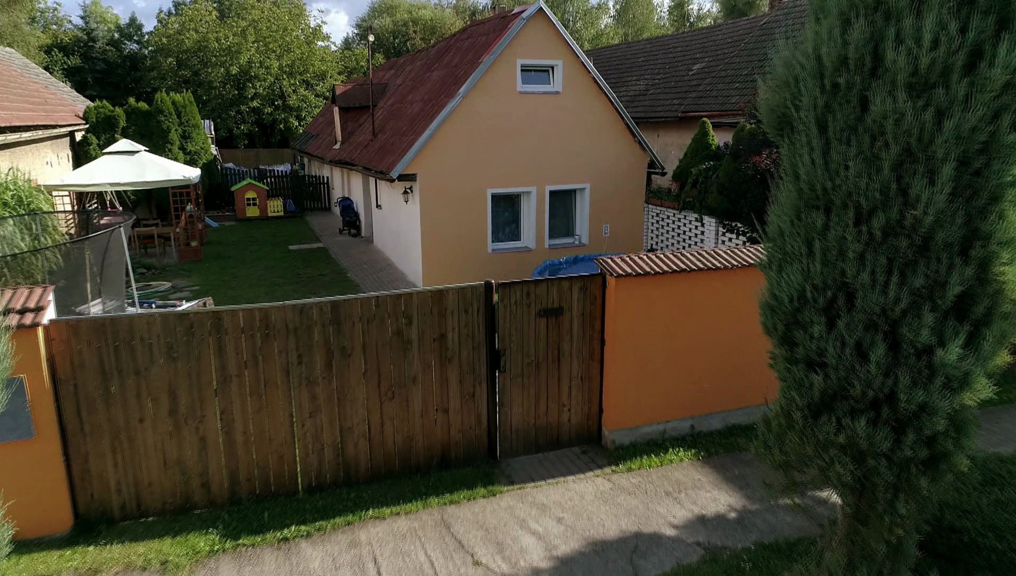 Výměna manželek: Slavný návrhář bude mít na starosti sedm dětí! - 14 - GALERIE: Výměna manželek - Slavný návrhář bude mít na starosti sedm dětí! (9/40)