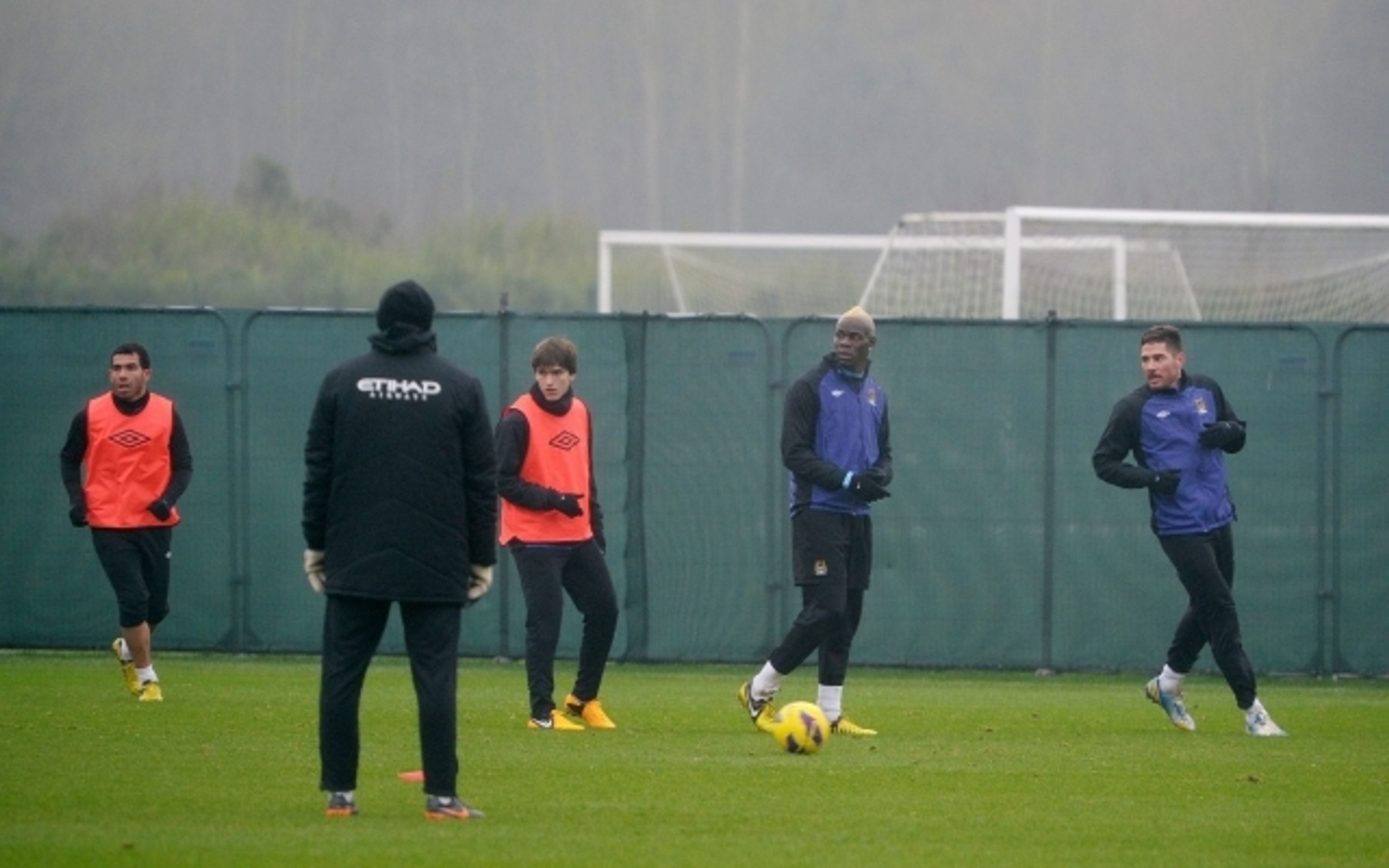 Blonďák Balotelli - 3 - GALERIE: Blonďák Balotelli (8/13)