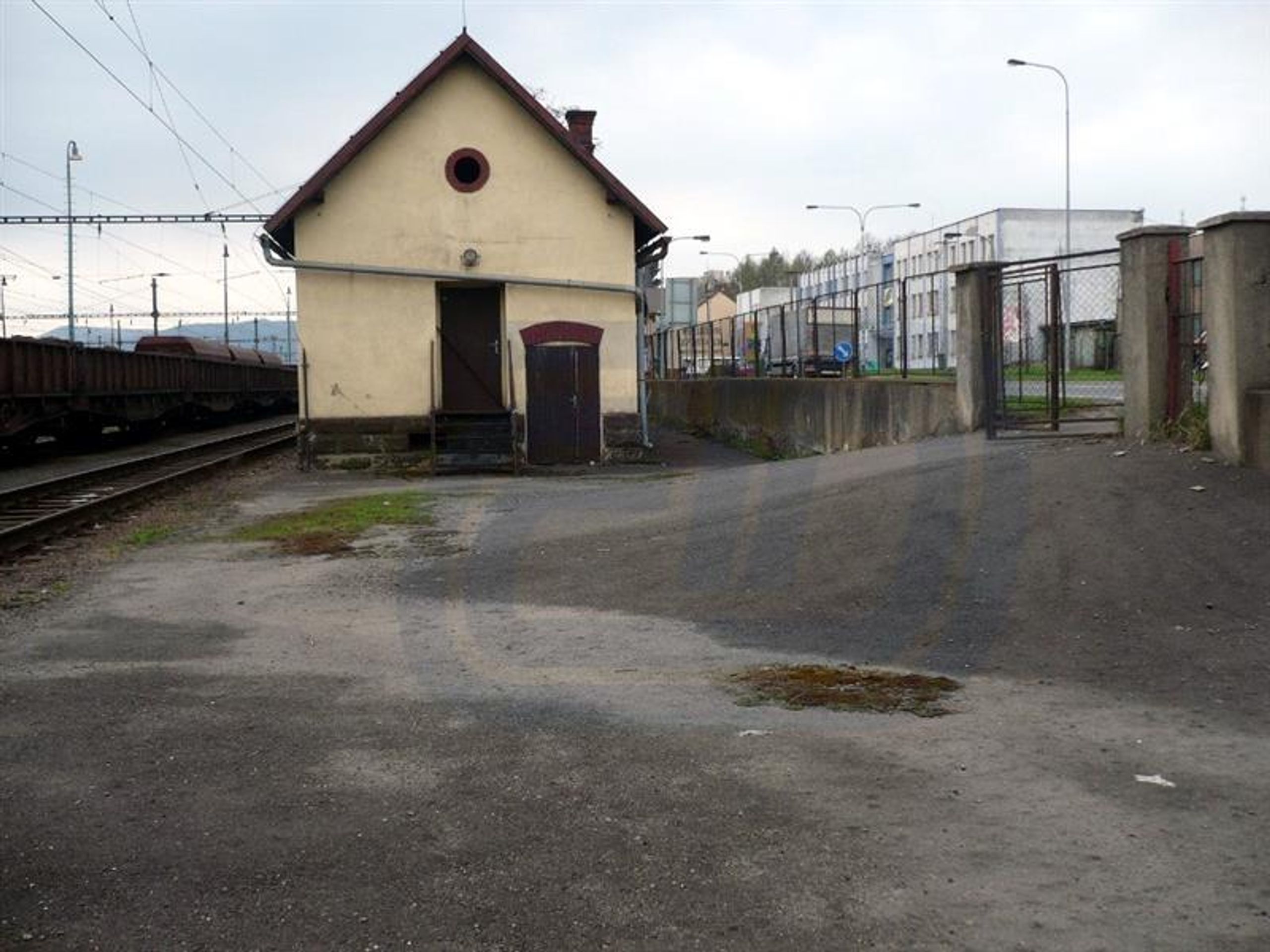 Drážní budovy k prodeji - Český Těšín - GALERIE: Drážní budovy k prodeji (12/12)