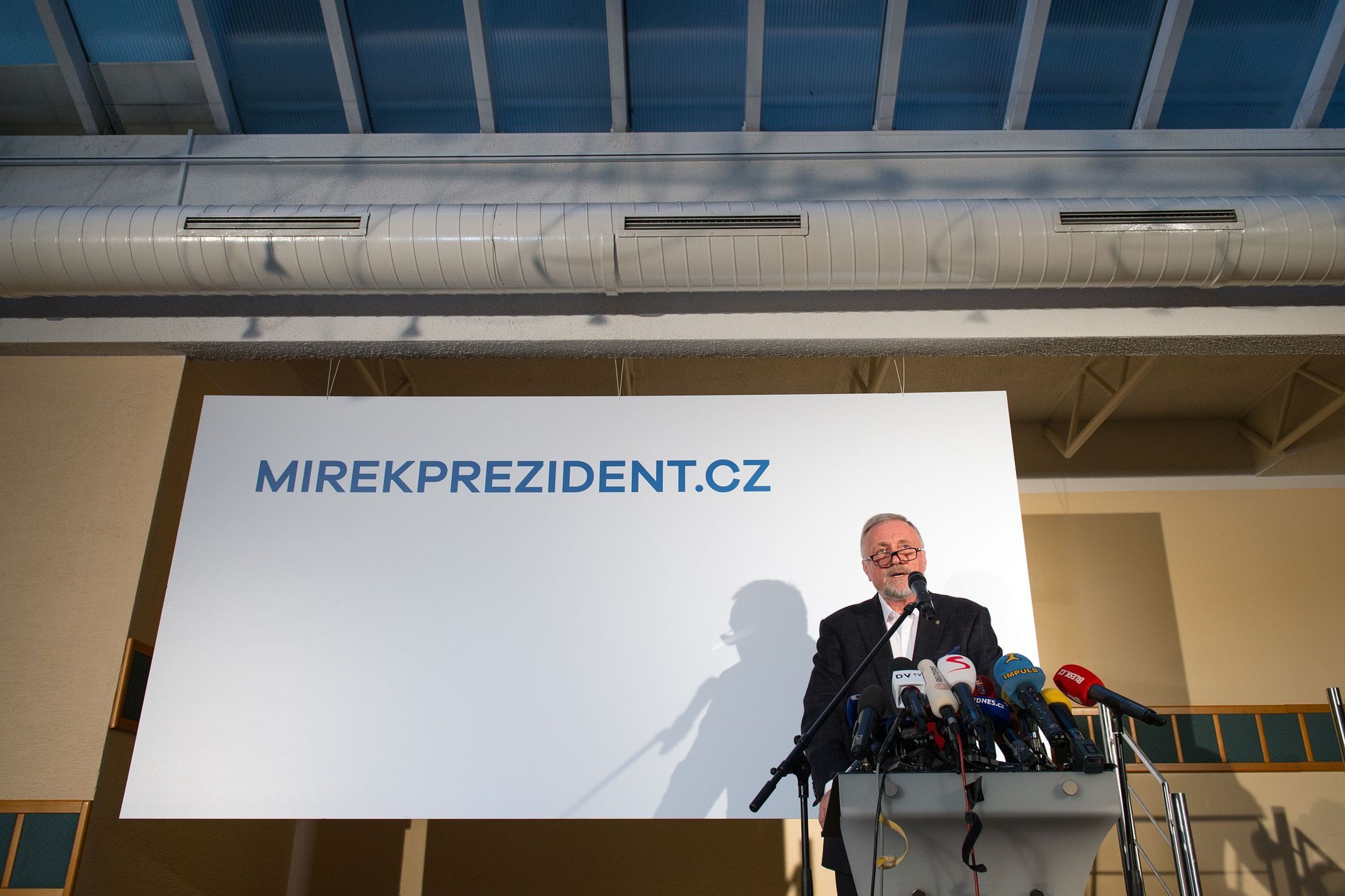 Mirek Topolánek - 2 - GALERIE: Mirek Topolánek na tiskové konferenci ke své kandidatuře (1/9)