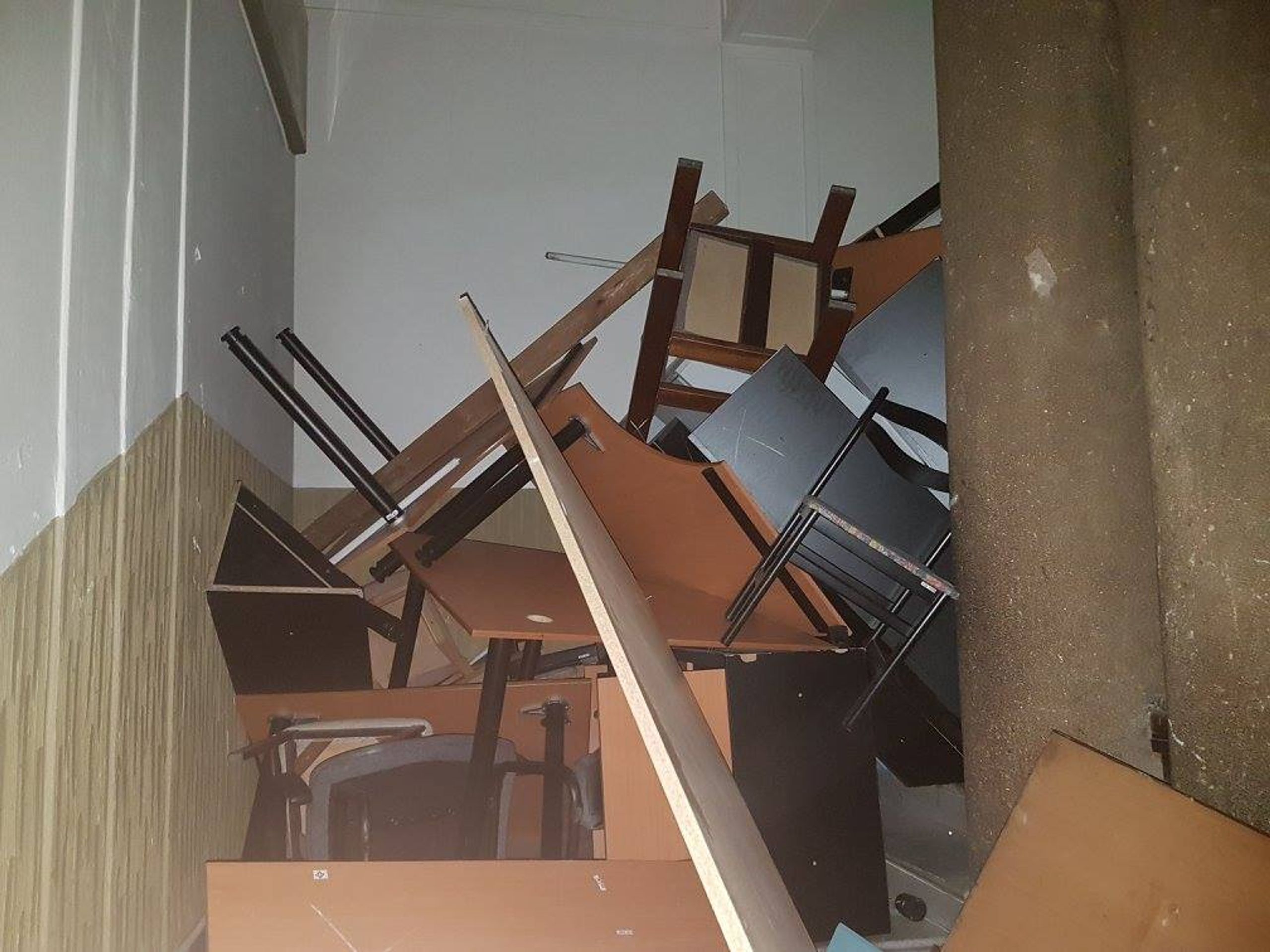 Squatteři zanechali v domech v Praze spoušť - 4 - GALERIE: Squatteři po sobě v domech zanechali spoušť (4/16)