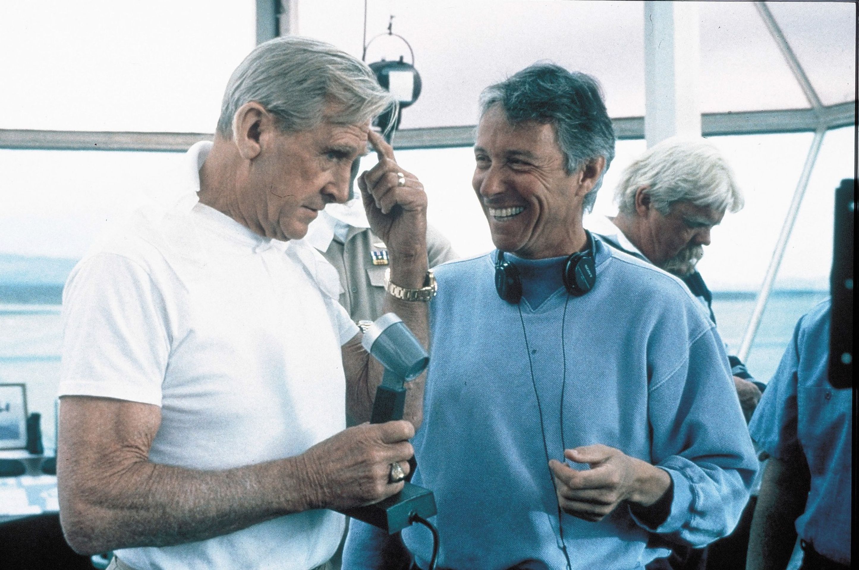 Jim Abrahams a Lloyd Bridges během natáčení filmu Žhavé výstřely, 1991 - Jim Abrahams (4/6)