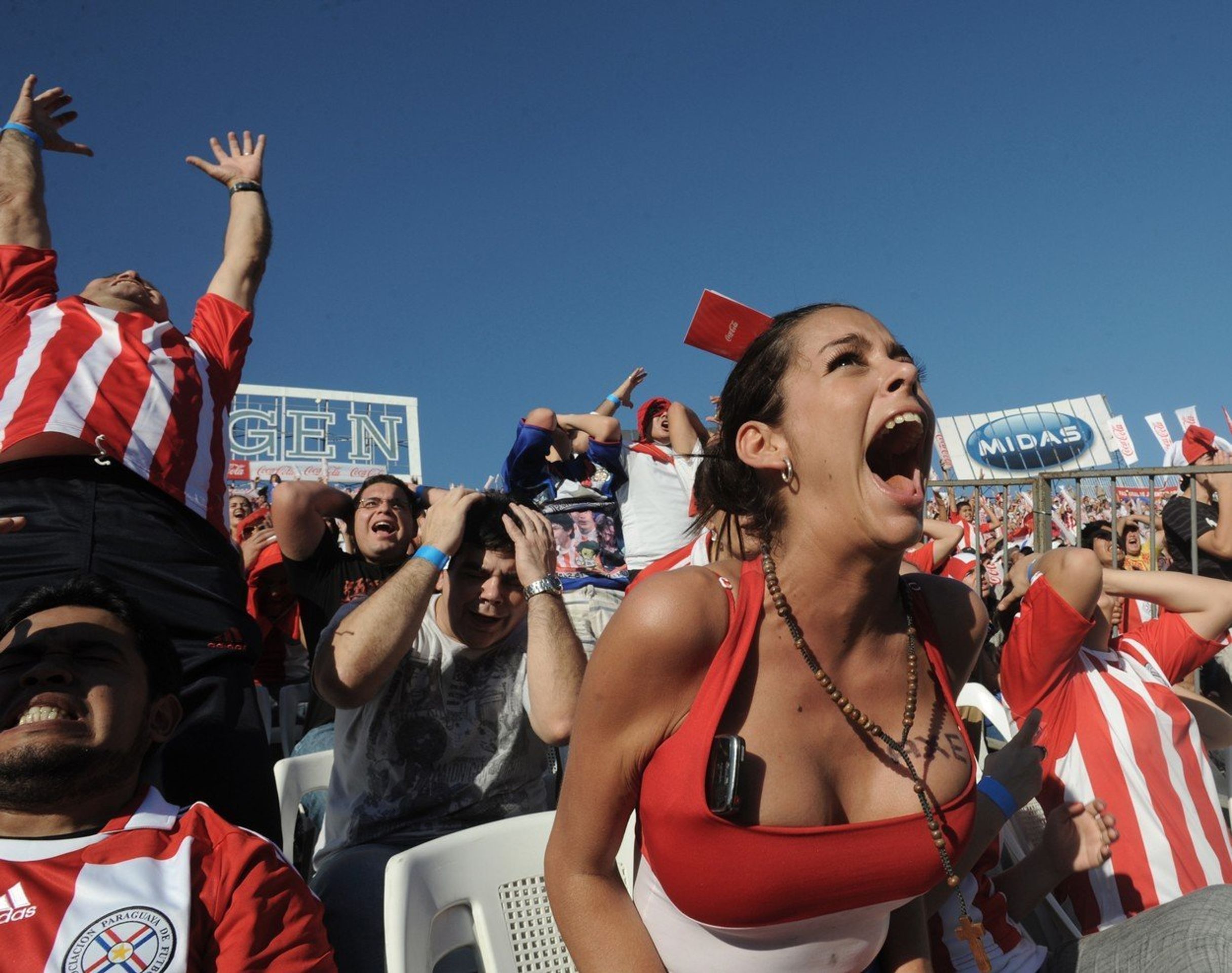 Larissa Riquelme - 2 - GALERIE: Larissa Riquelme (3/6)