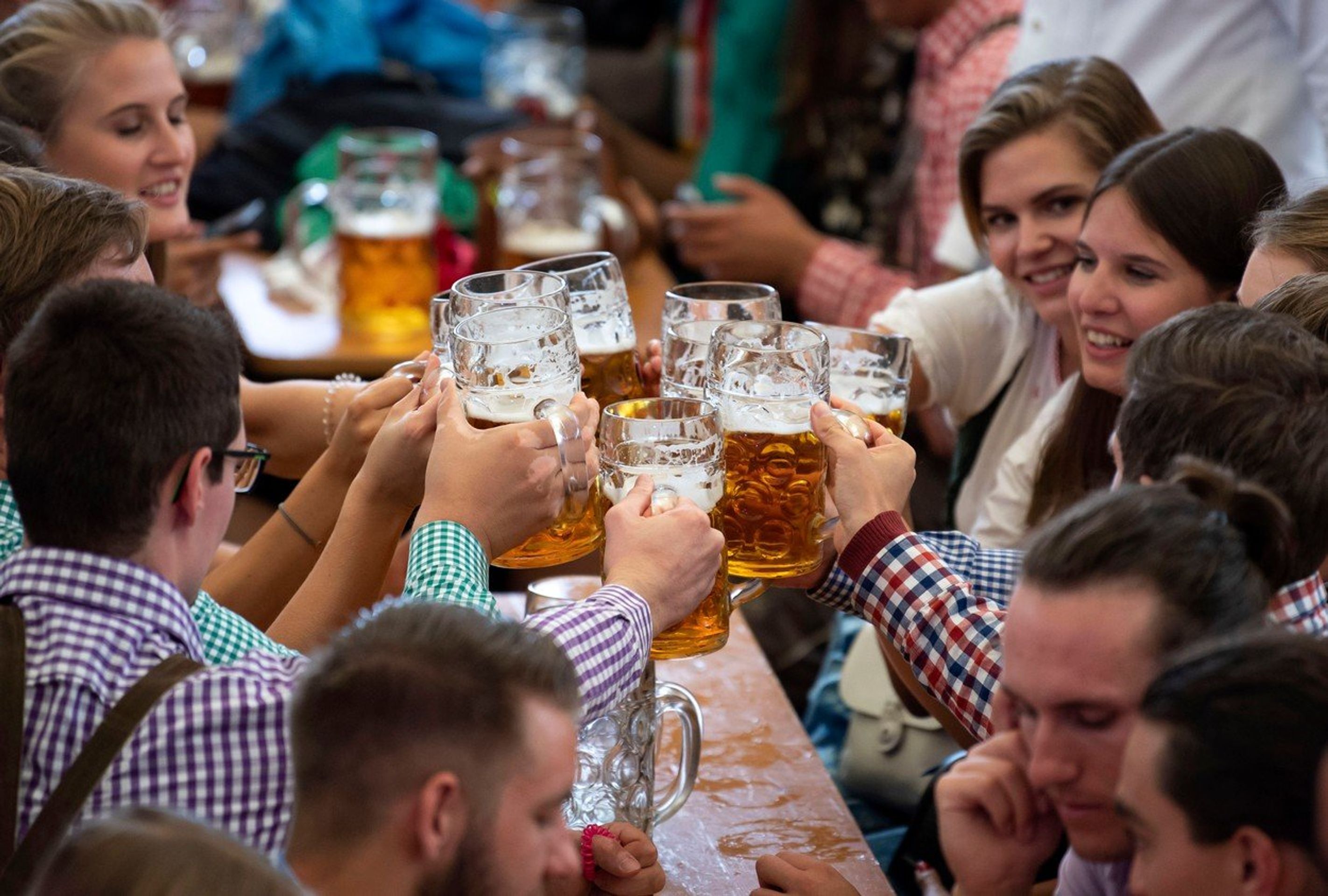 V Německu dnes začal nejoblíbenější svátek všech pivařů! Oktoberfest! - GALERIE: V Německu začíná svátek všech pivařů! Oktoberfest! (6/7)