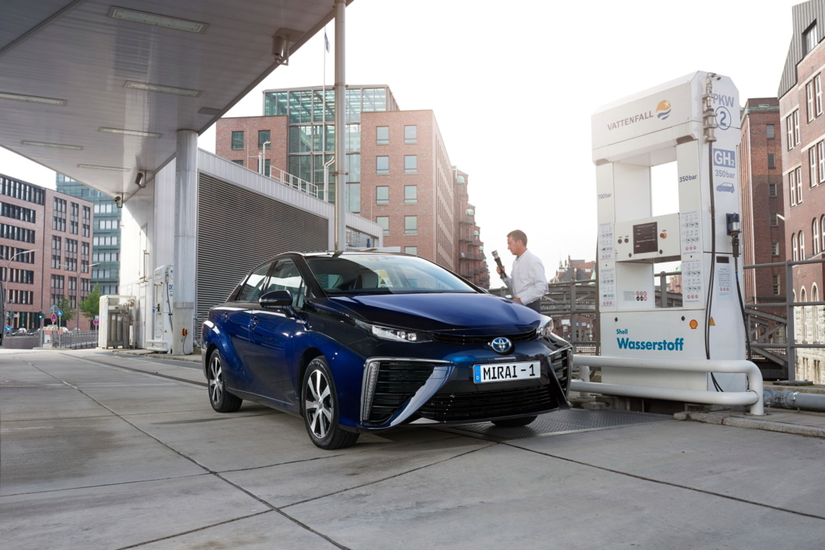Toyota Mirai - 23 - Fotogalerie: Vodíková Toyota Mirai (13/26)