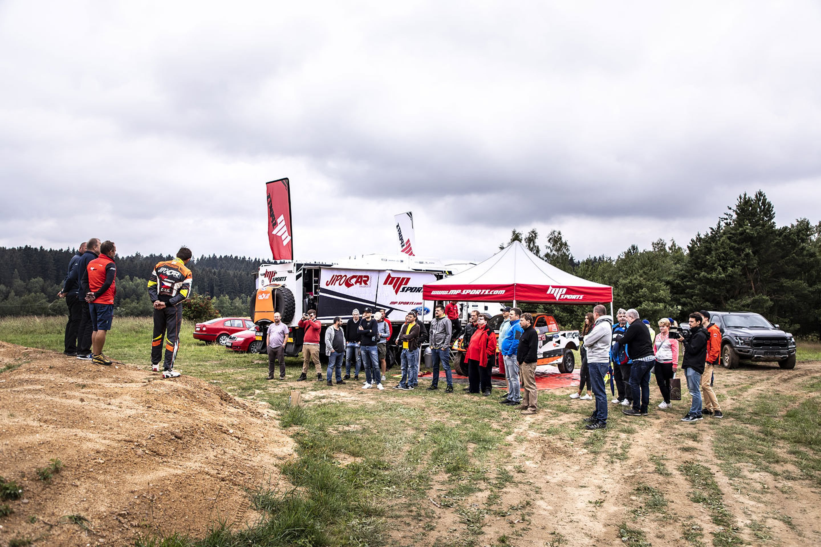 Martin Prokop a Ranger Raptor na tankodromu - 5 - GALERIE: Martin Prokop na tankodromu s Ranger Raptorem (12/16)