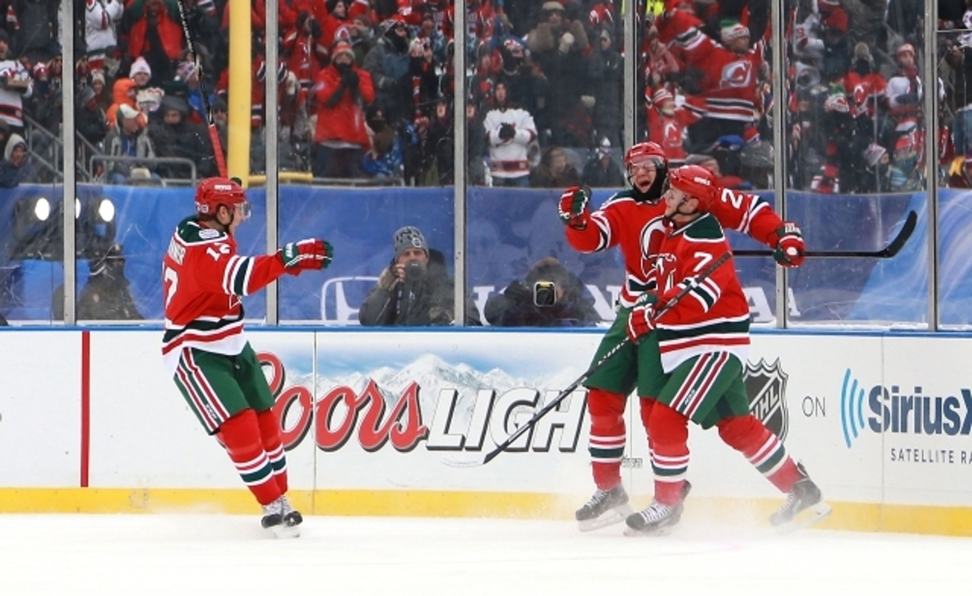 NHL na Yankee Stadium: Devils vs. Rangers - 4 - GALERIE: NHL na stadionu Yankees: Devils - Rangers (5/22)