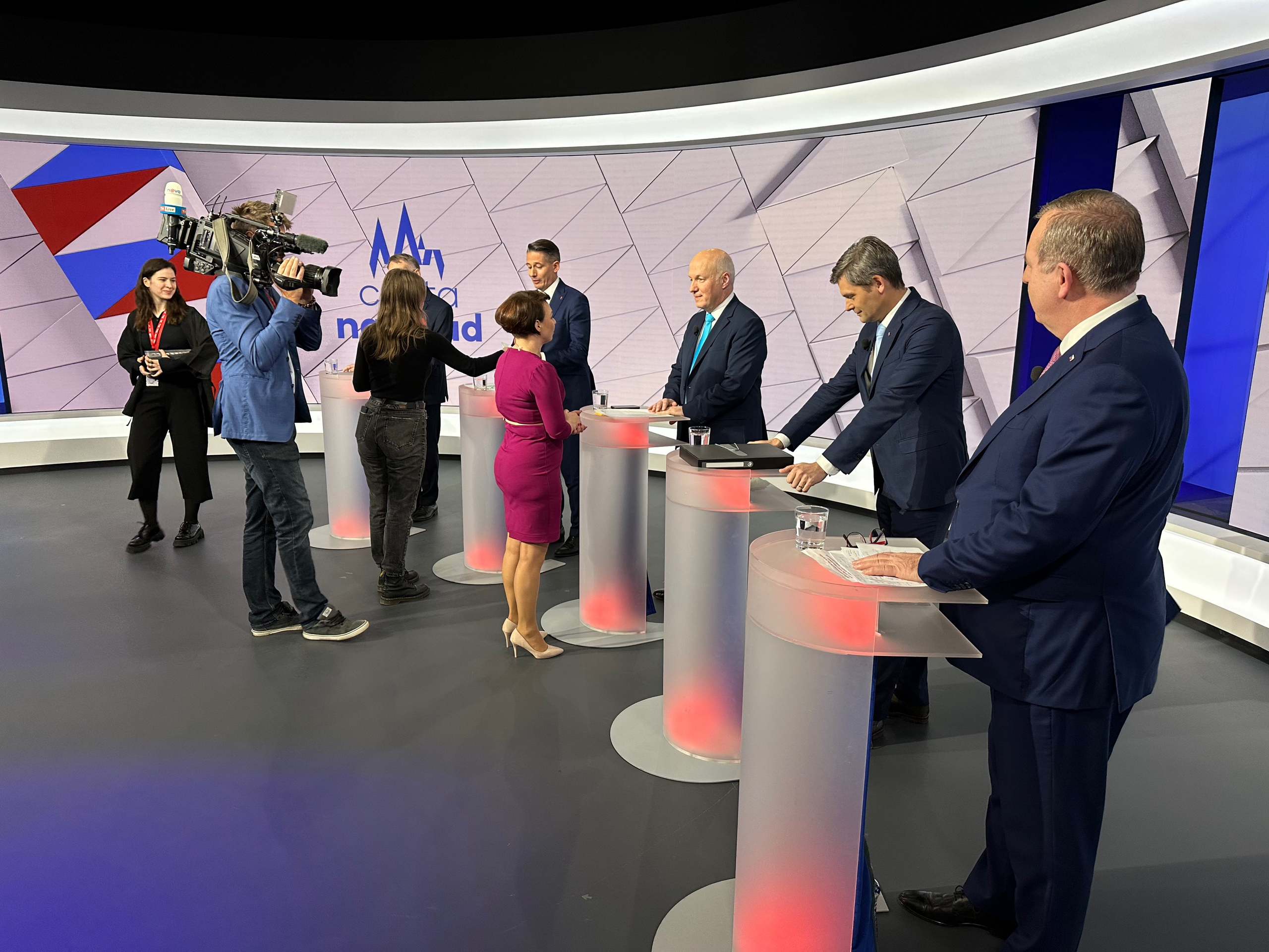 Před debatou kandidátů - Debata kandidátů (6/9)