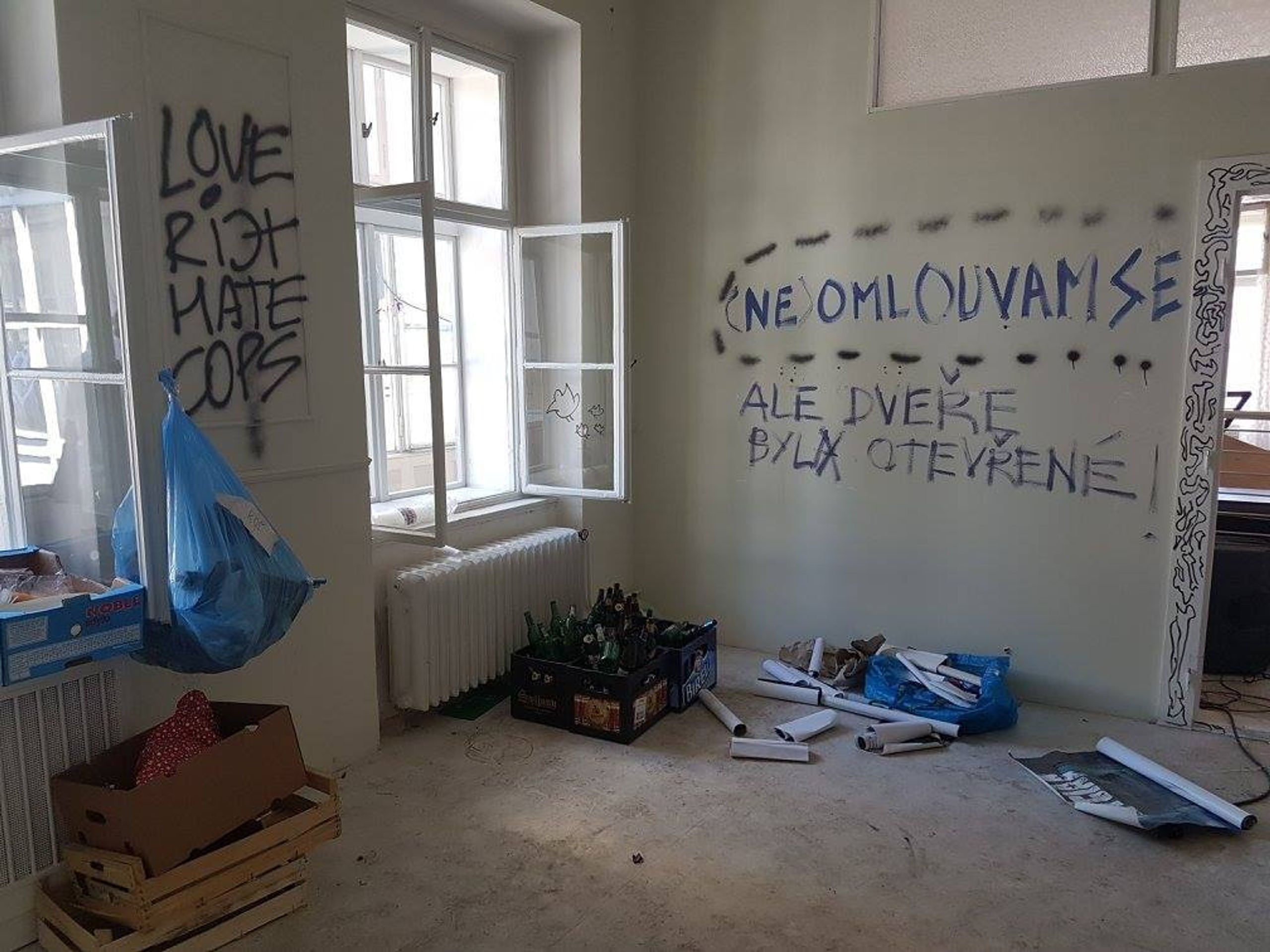 Squatteři zanechali v domech v Praze spoušť - 15 - GALERIE: Squatteři po sobě v domech zanechali spoušť (15/16)