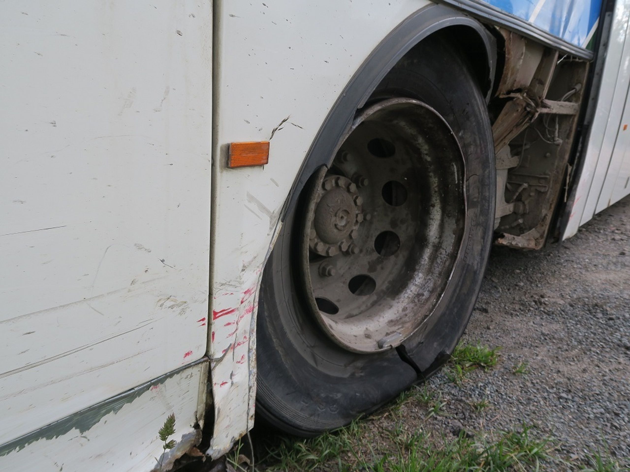 Mladík boural v odcizeném autobusu - 7 - GALERIE: Mladík boural v odcizeném autobusu (3/9)